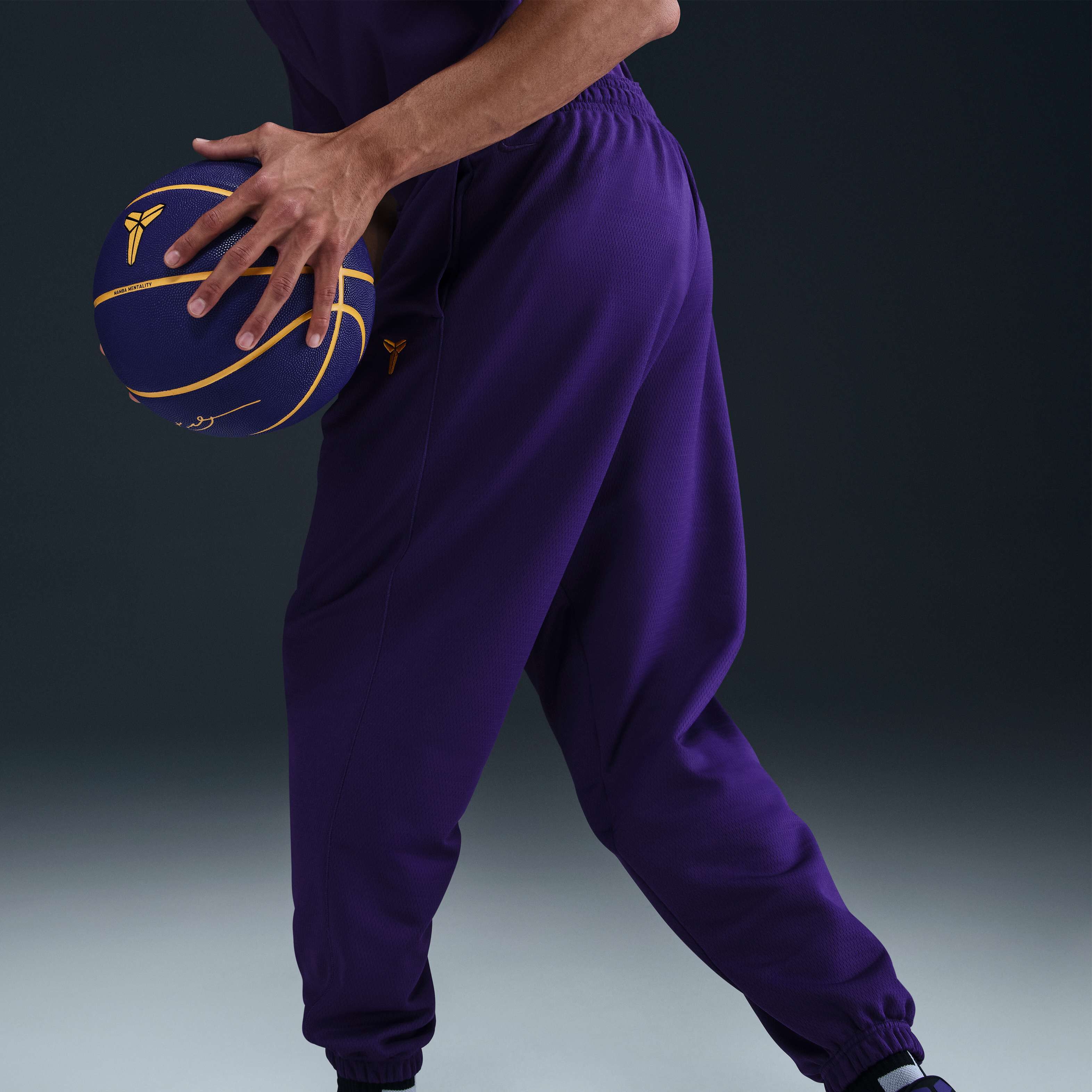 快適な着心地【NIKE】Kobe Therma-FIT バスケットボール クルー Kobe Therma-FIT Basketball Pants. Nike.com