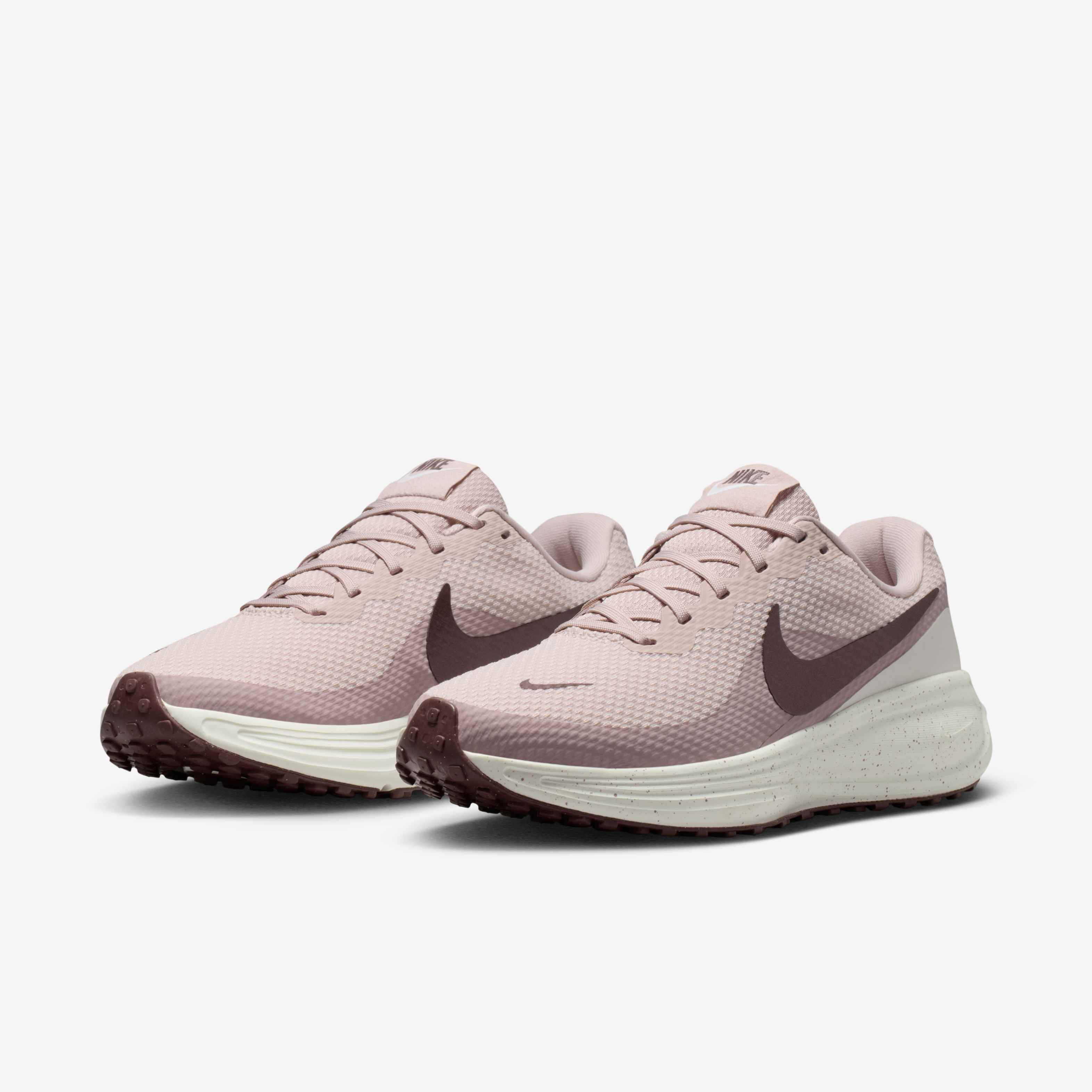 Nike Revolution 8 SE image number 4