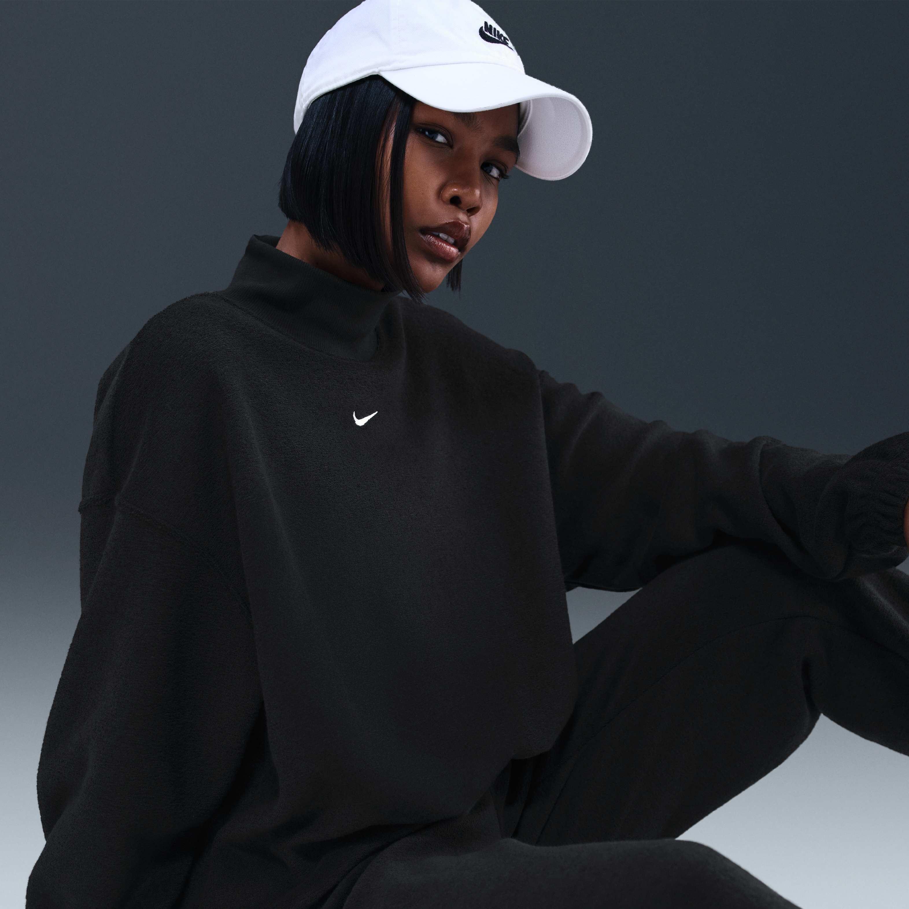 Nike Sportswear Phoenix Plush image number 2