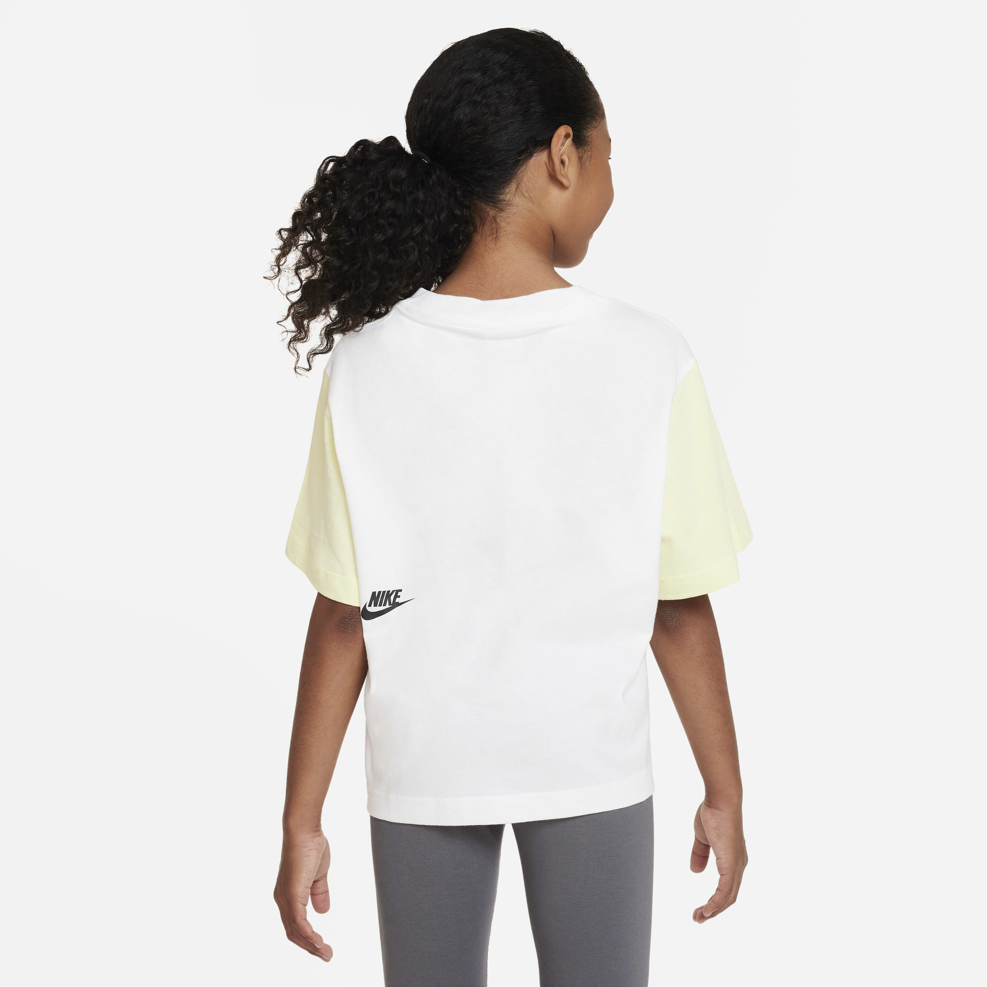 Nike Sportswear Essential image number 1