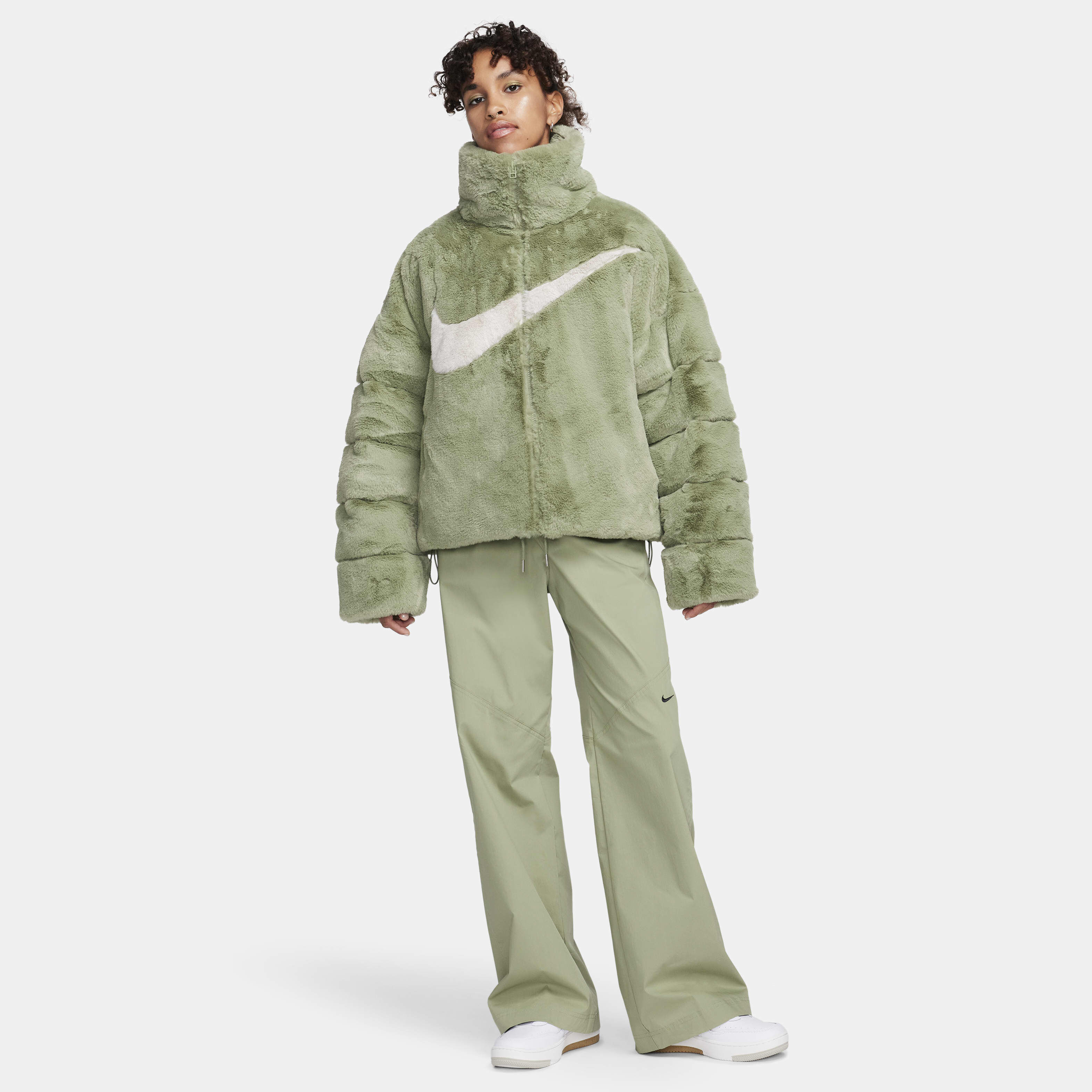 Nike Sportswear Essential image number 6