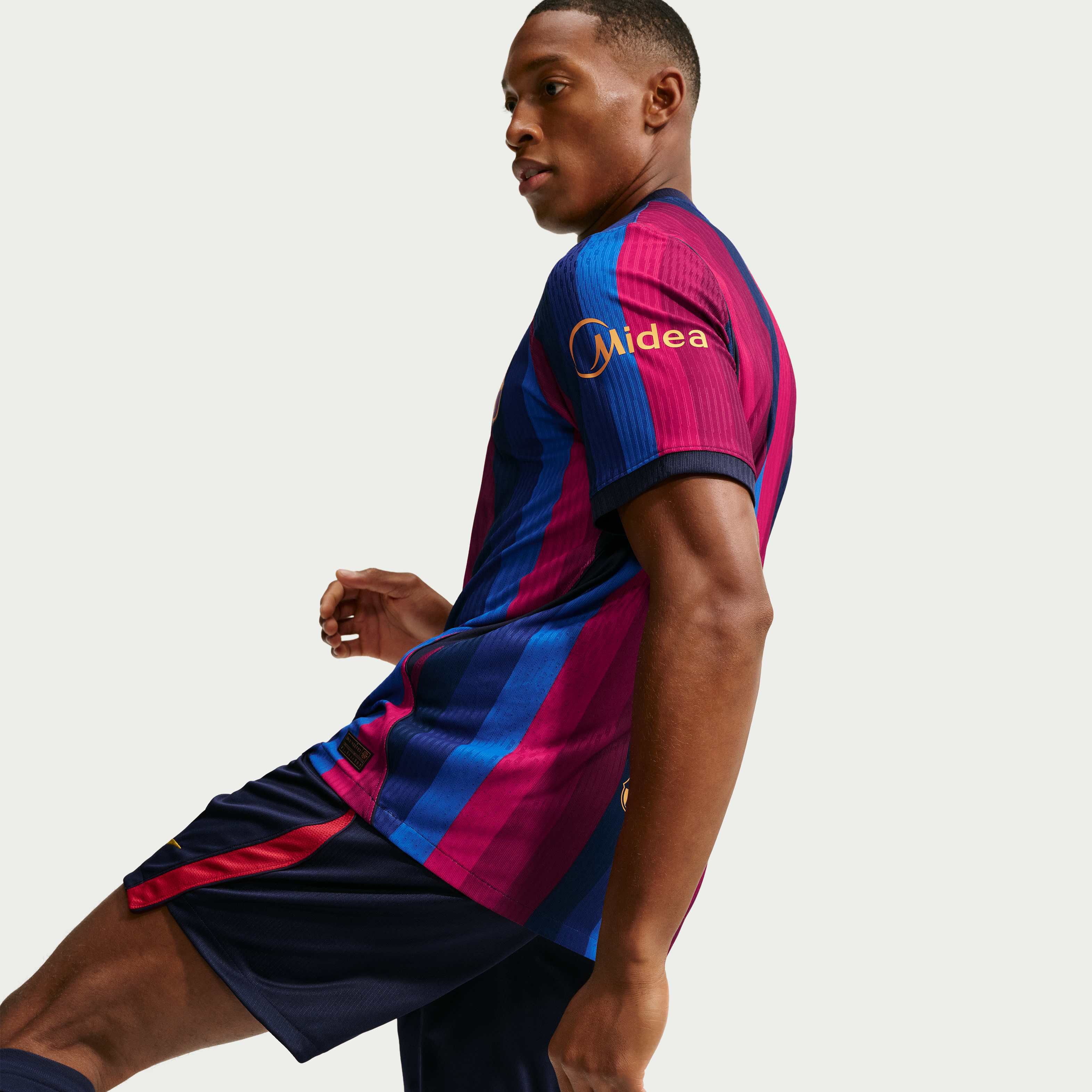 برشلونة 27/2026 ماتش الأساسي image number 2