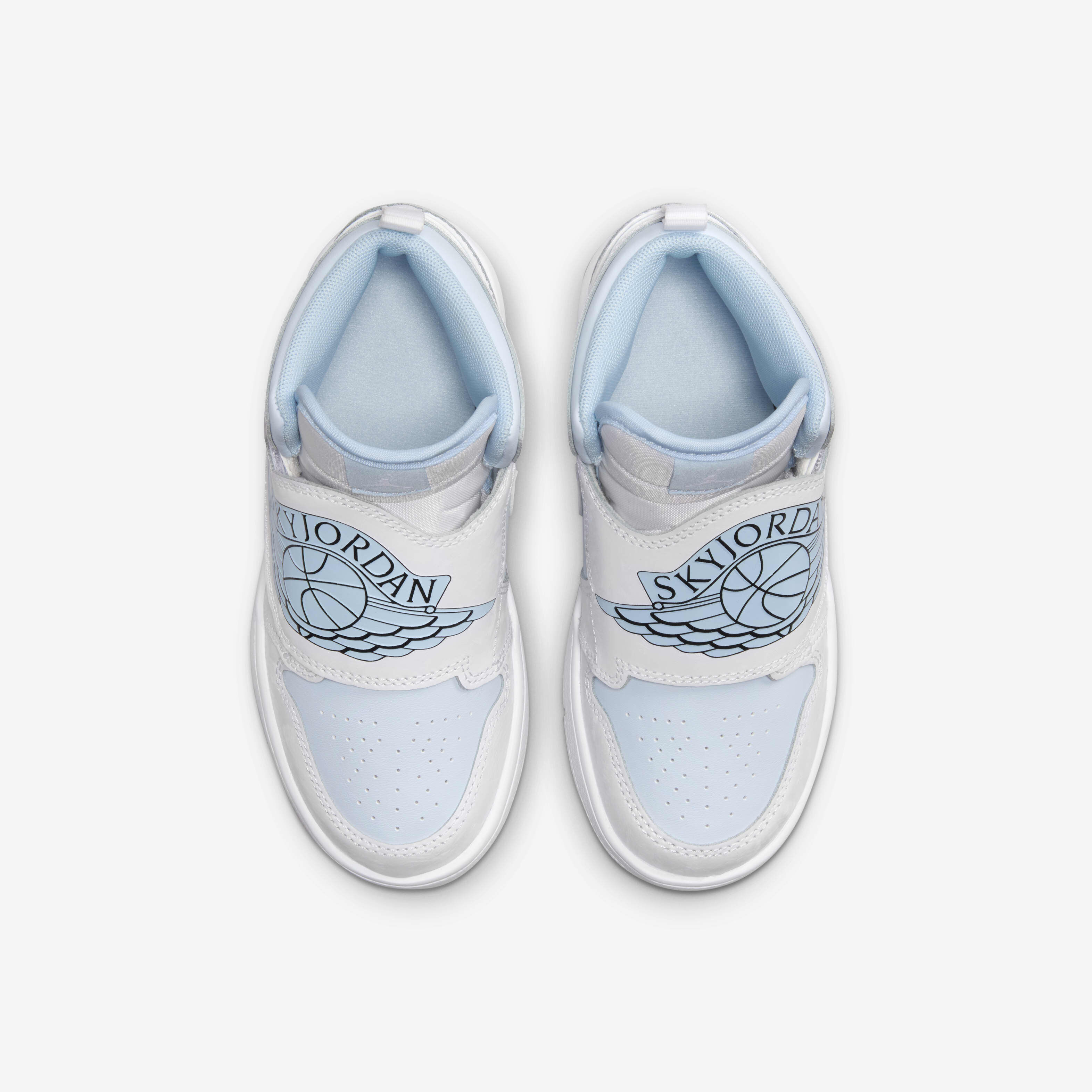 Sky Jordan 1 image number 3