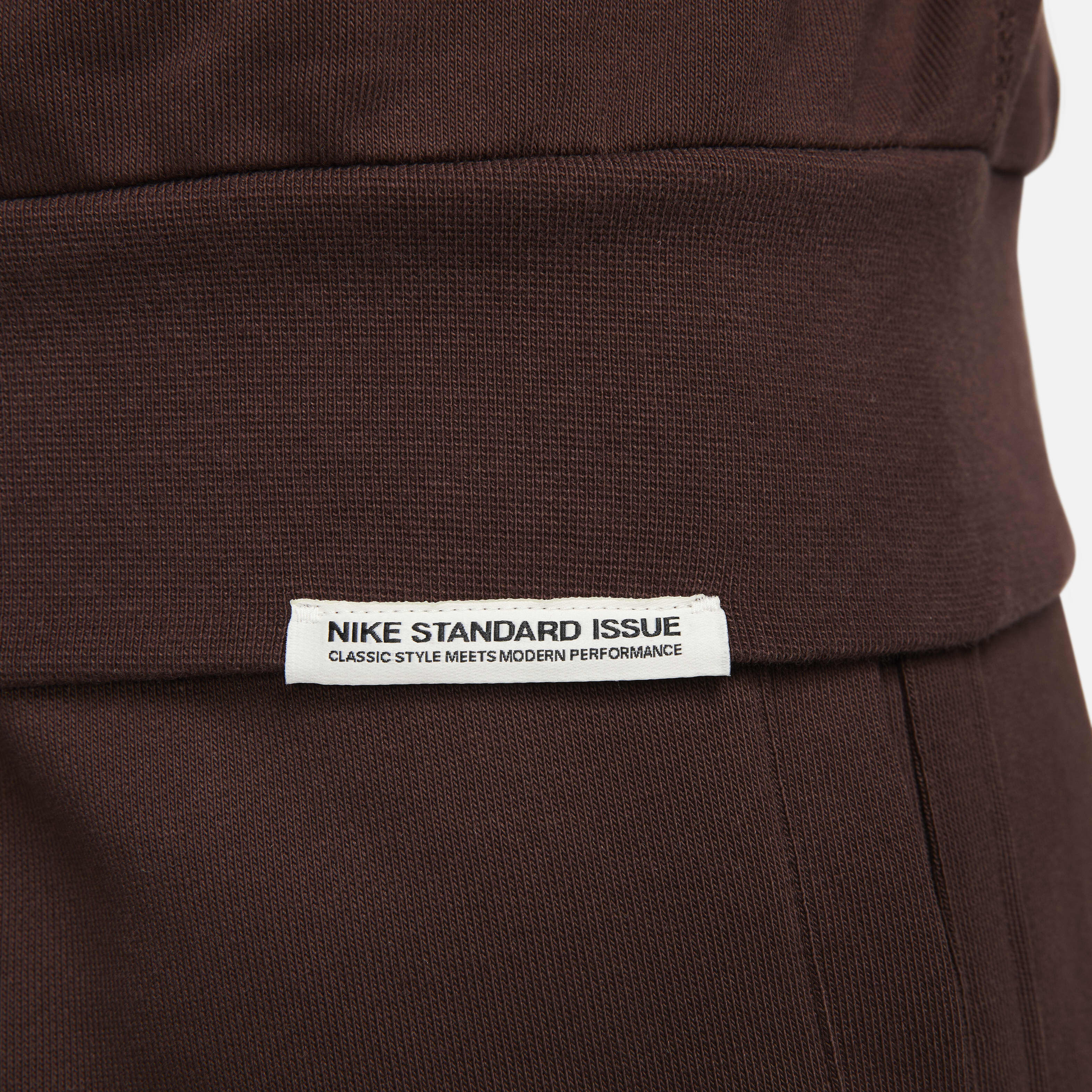 Nike Standard Issue image number 3