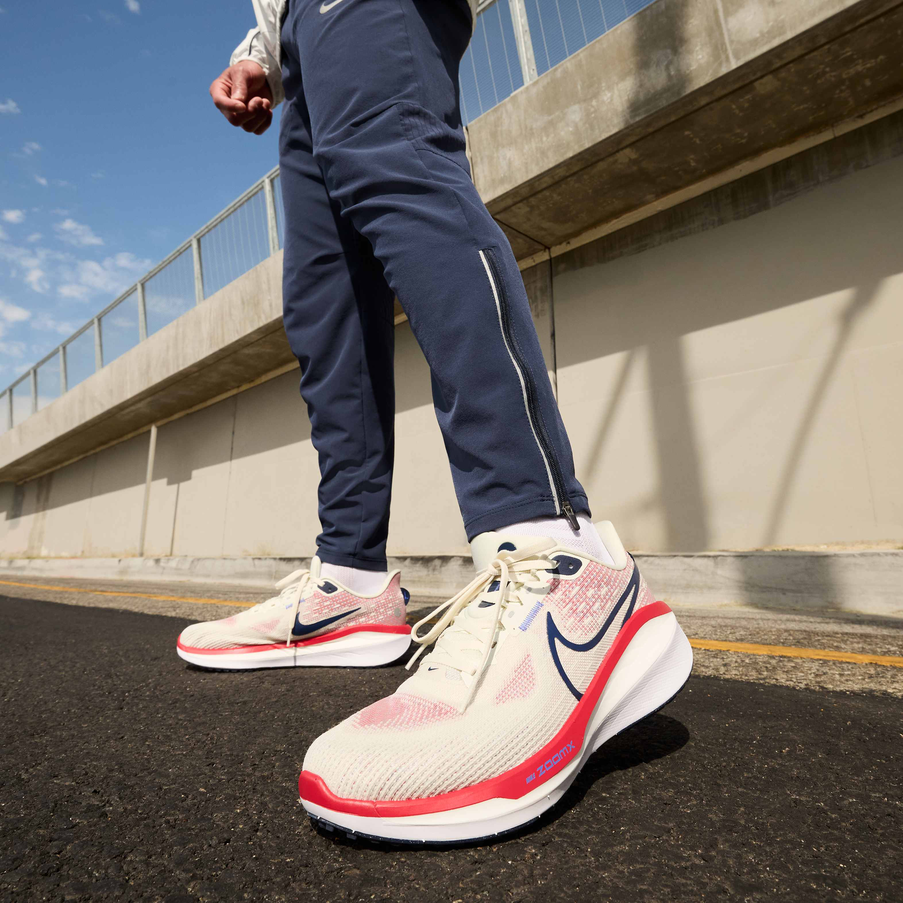 Nike Vomero 17 image number 12