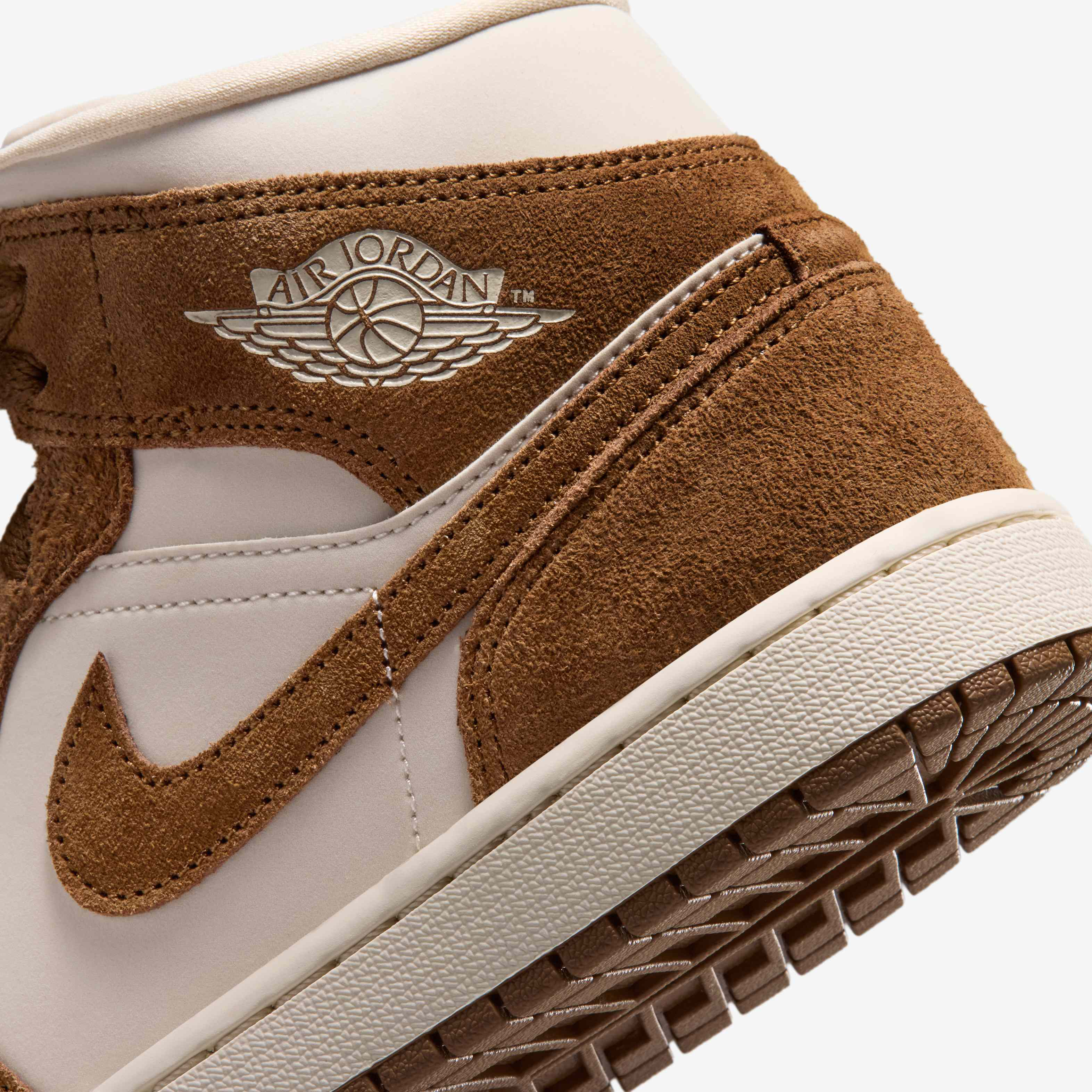 Air Jordan 1 Mid image number 7