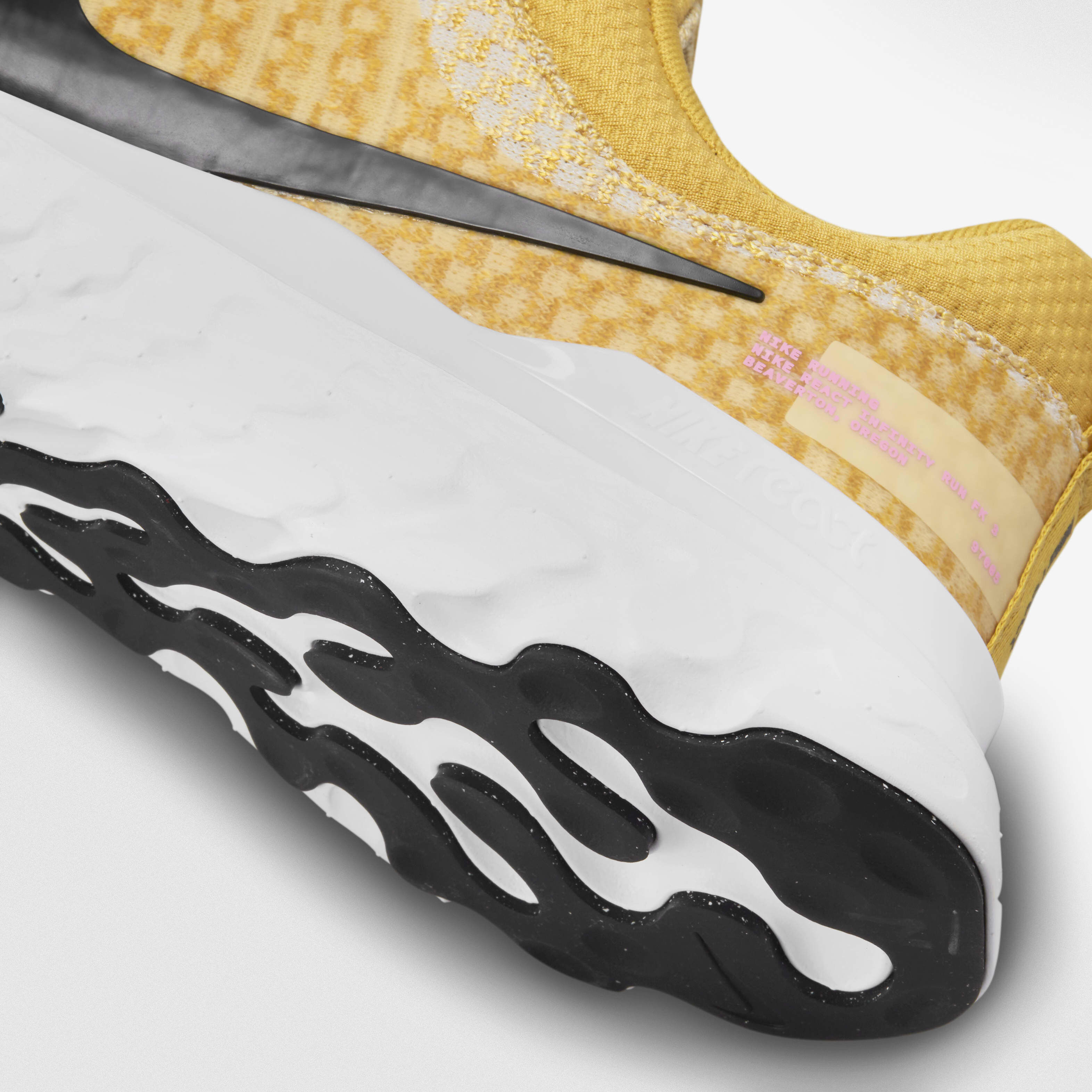 Nike react gold top