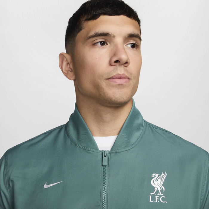 Liverpool F.C. Sport Essentials image number 2 Liverpool F.C. Sport Essentials image number 2