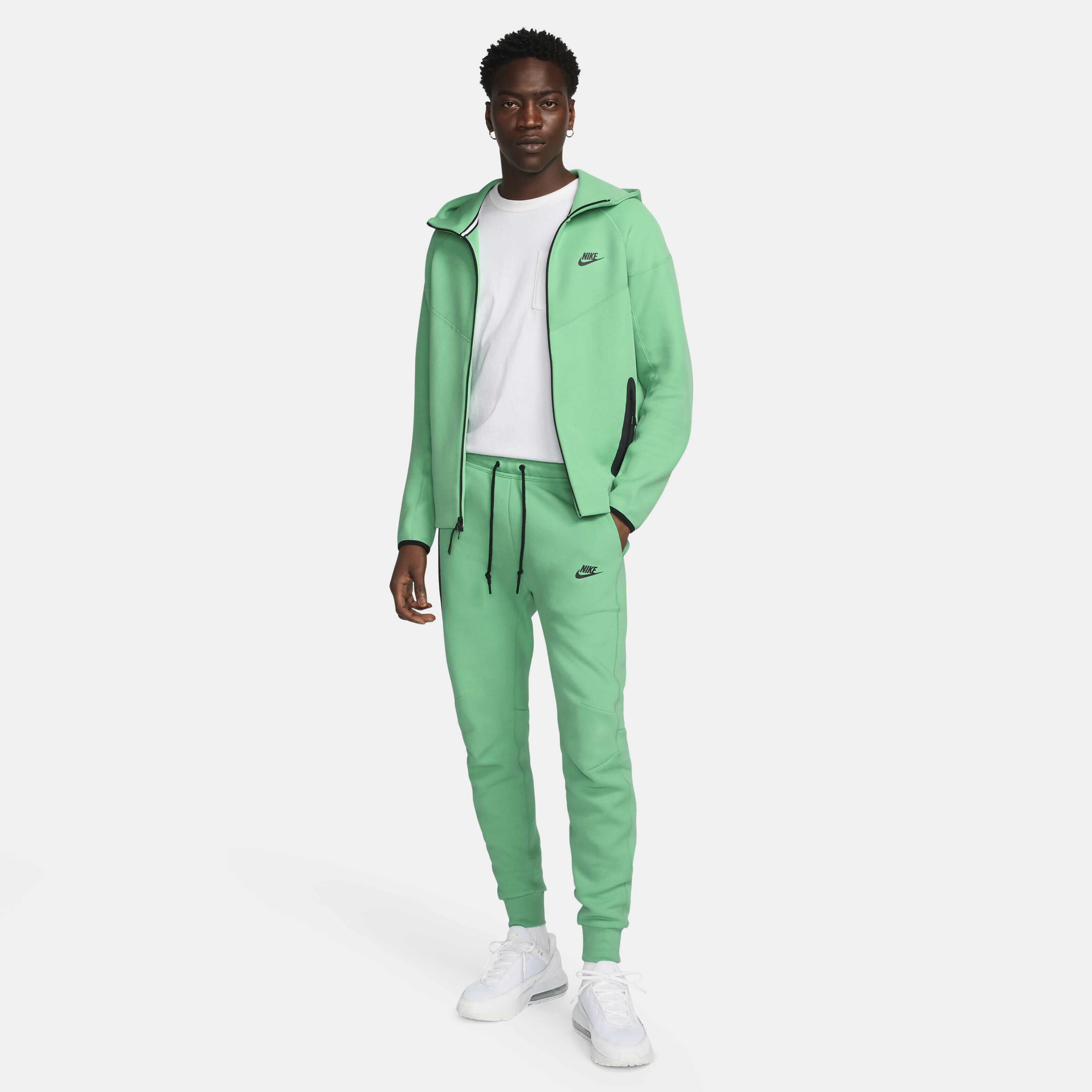 Nike sportswear tech icon windrunner store