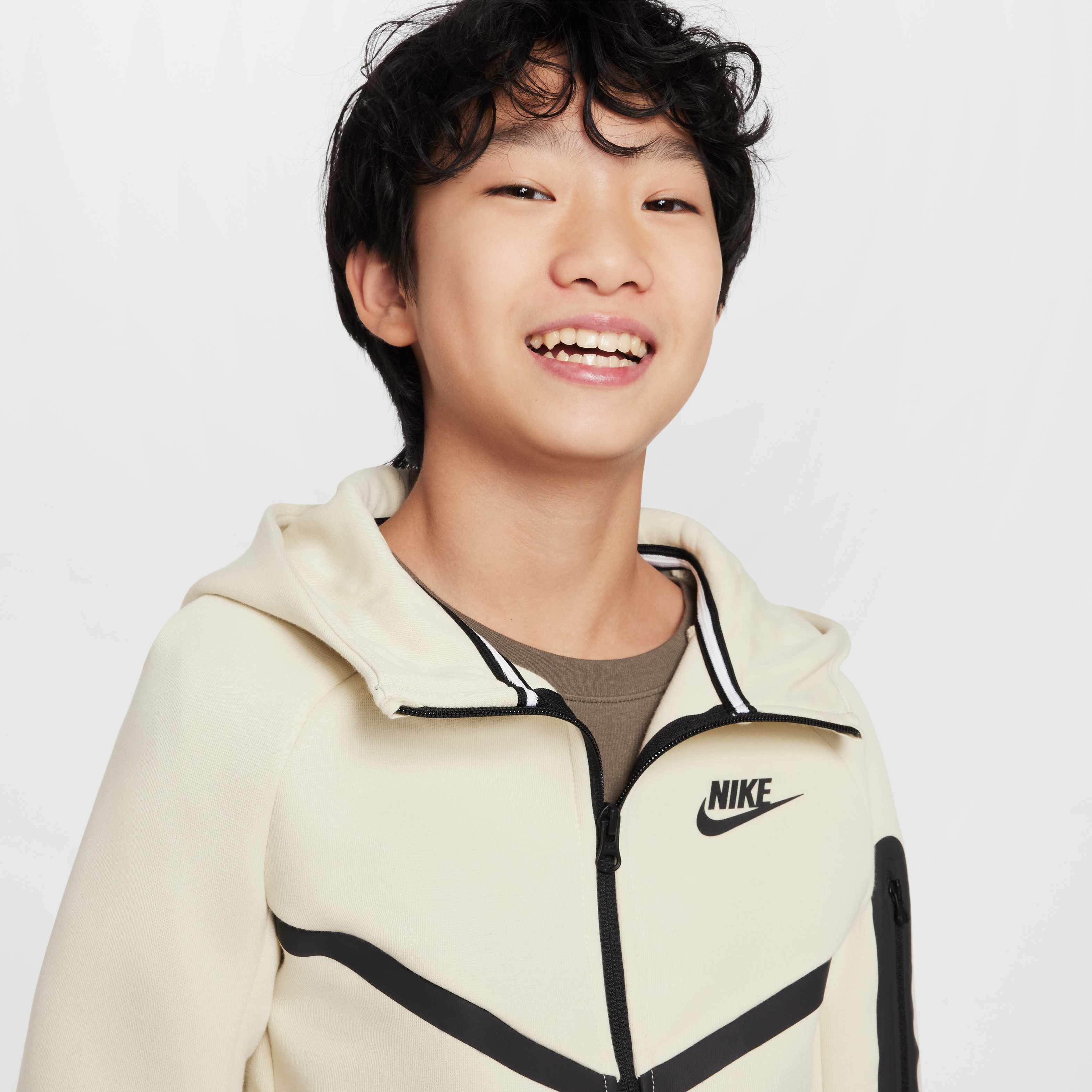 Nike Sportswear Tech Fleece image number 2