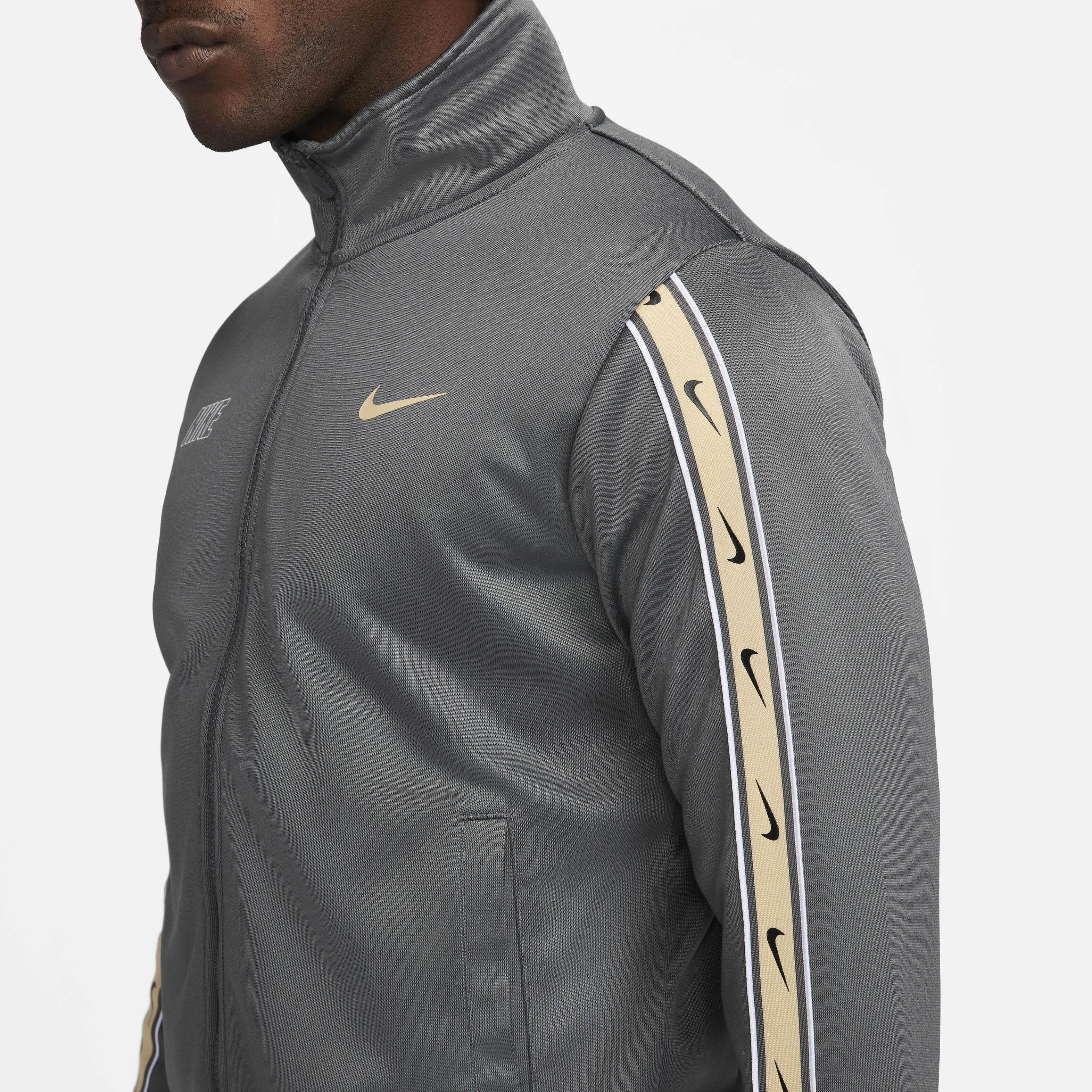 Nike Sportswear Repeat image number 3