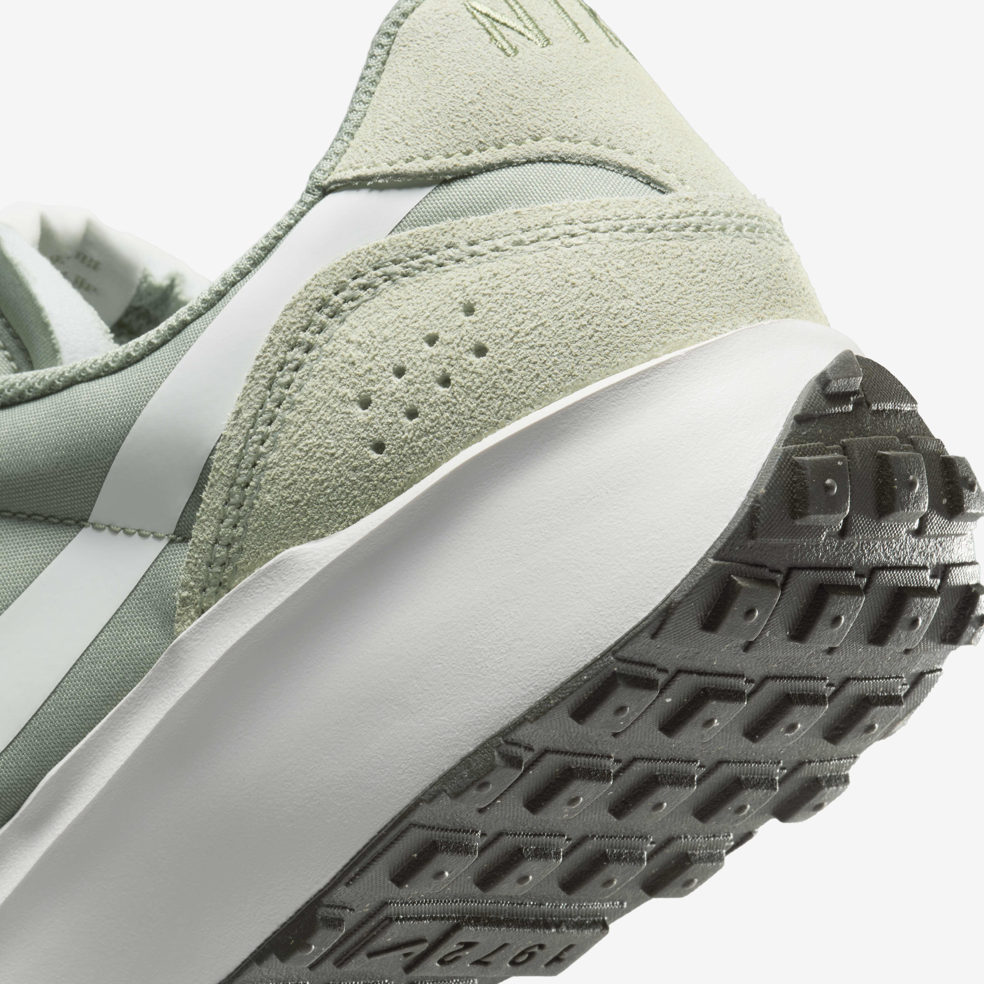 Buy Nike Waffle Nav Men s Shoes Nike Kuwait Official