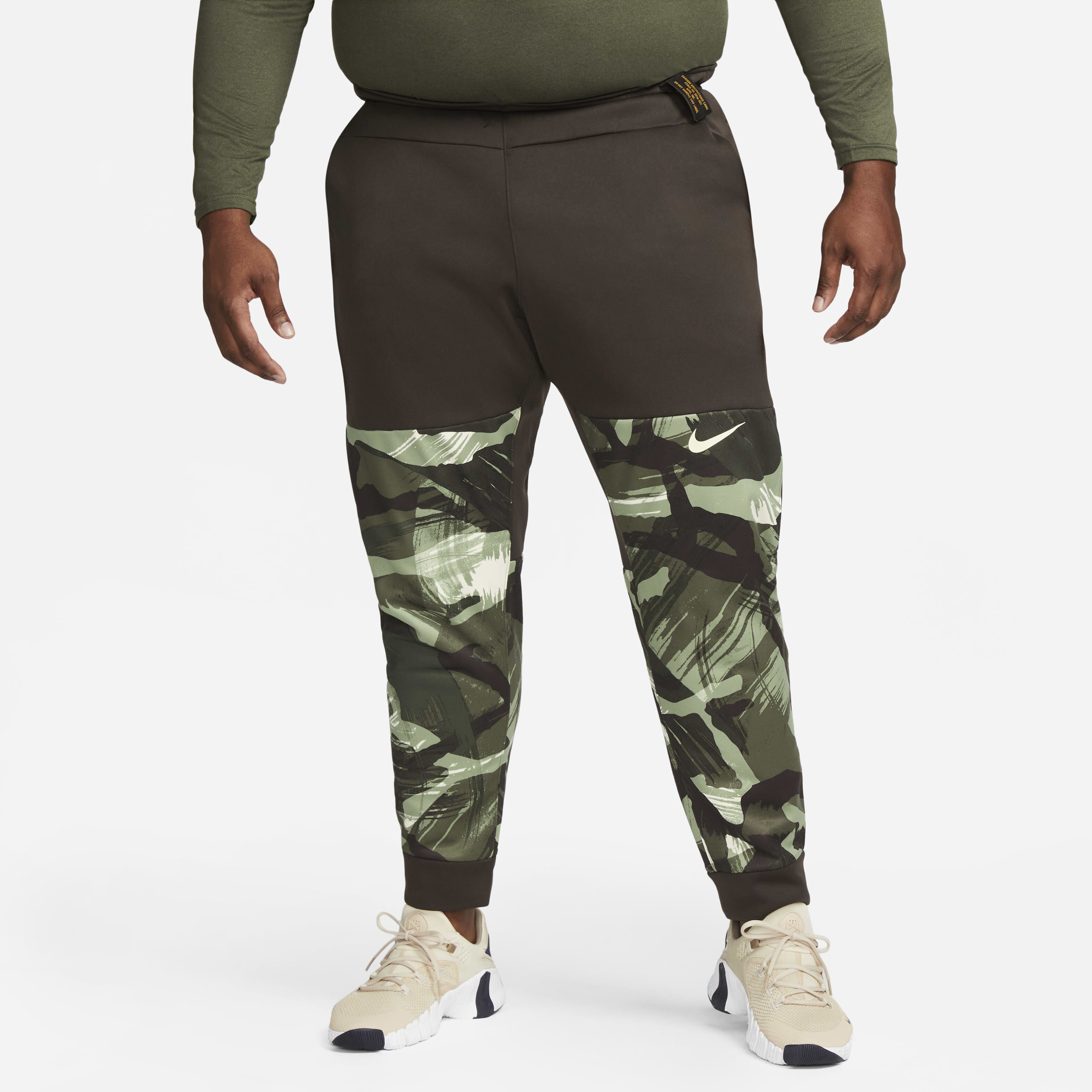 Buy Nike Therma FIT Men s Camo Tapered Training Trousers Nike Kuwait Official