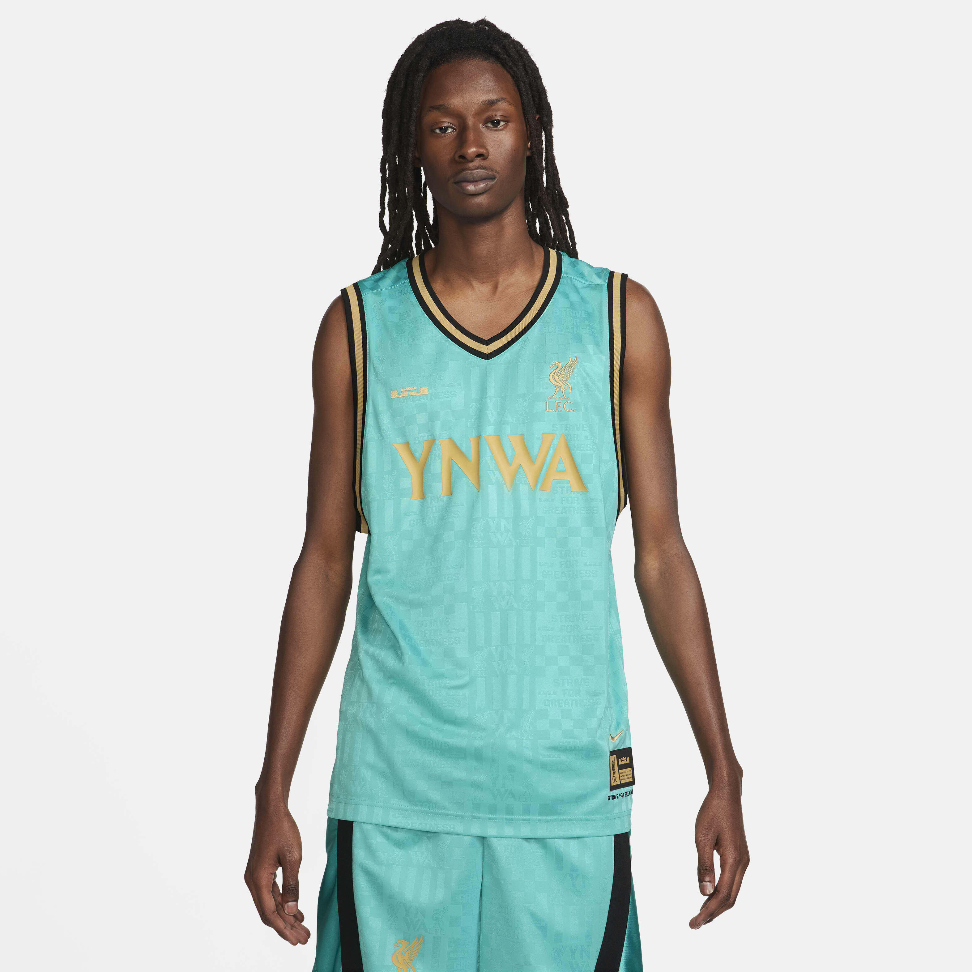 ليبرون x ليفربول F.C. image number 0