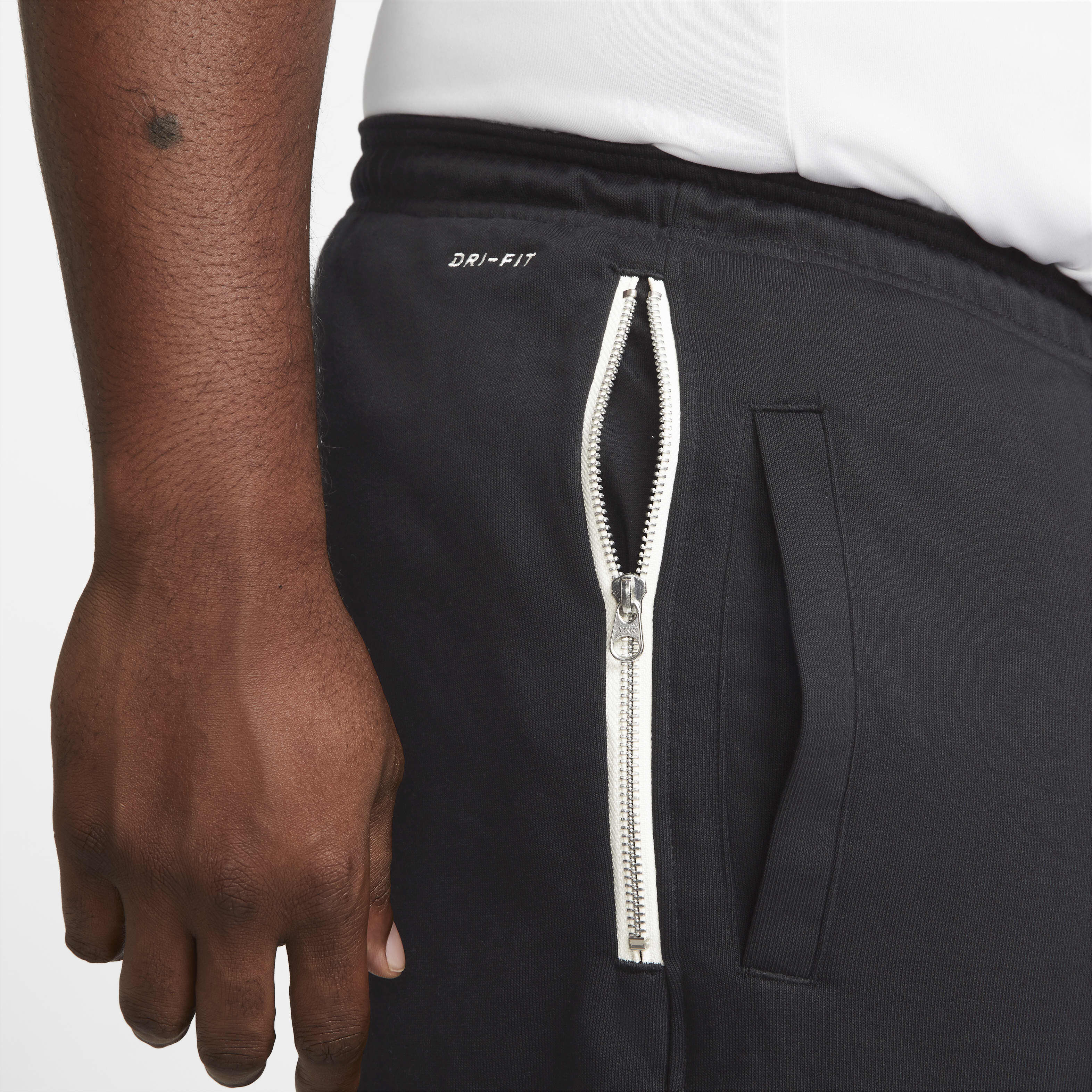 Nike Standard Issue image number 10