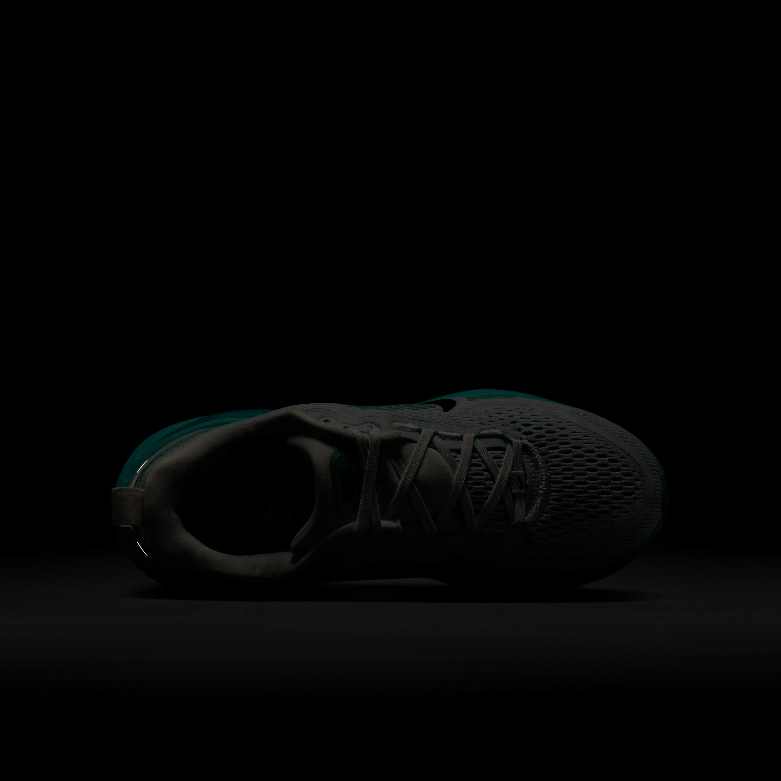 Nike Vomero 18 image number 8