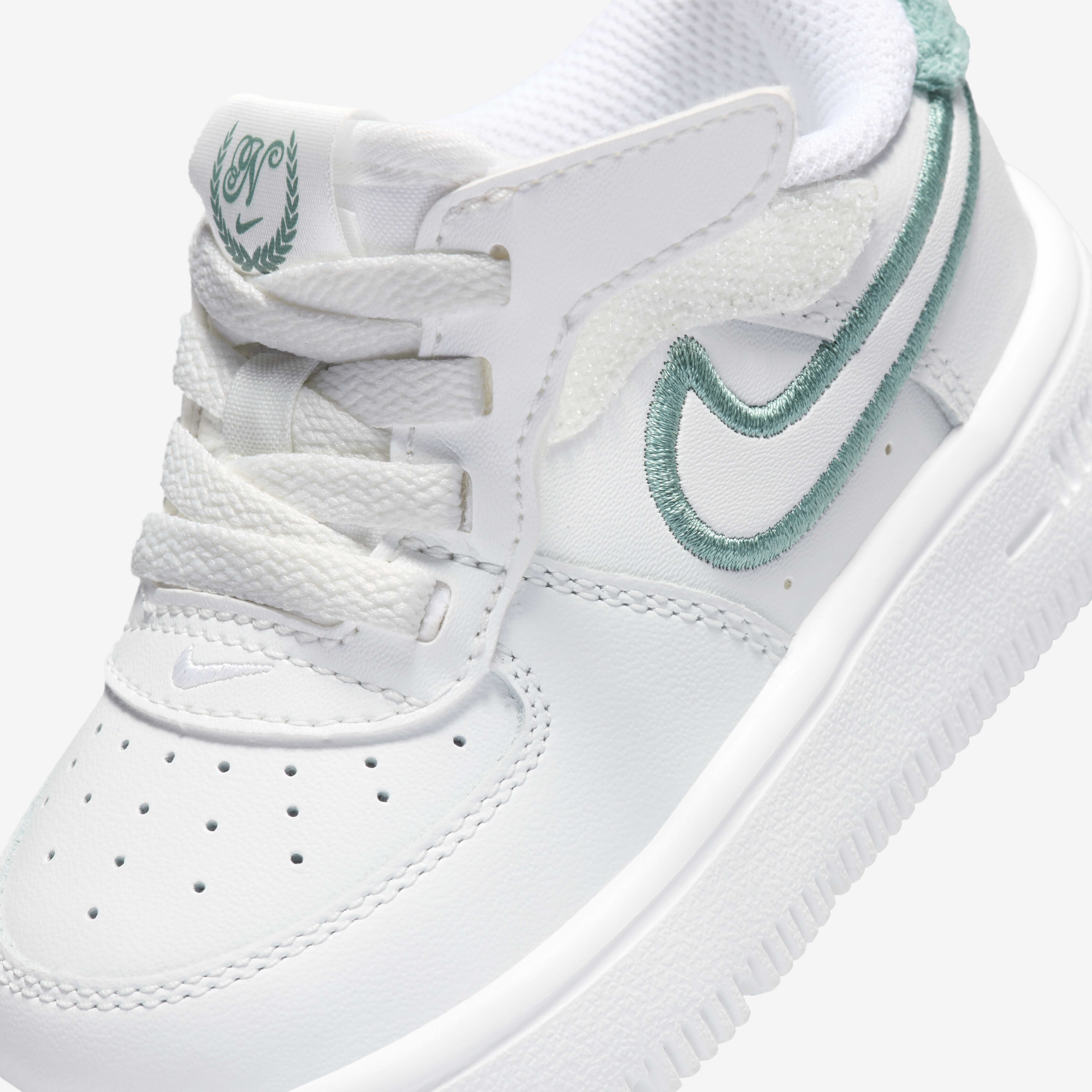 Nike Force 1 Low LV8 EasyOn image number 6
