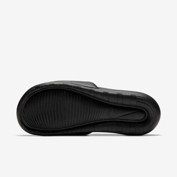Nike Victori One image number 2 Nike Victori One image number 2