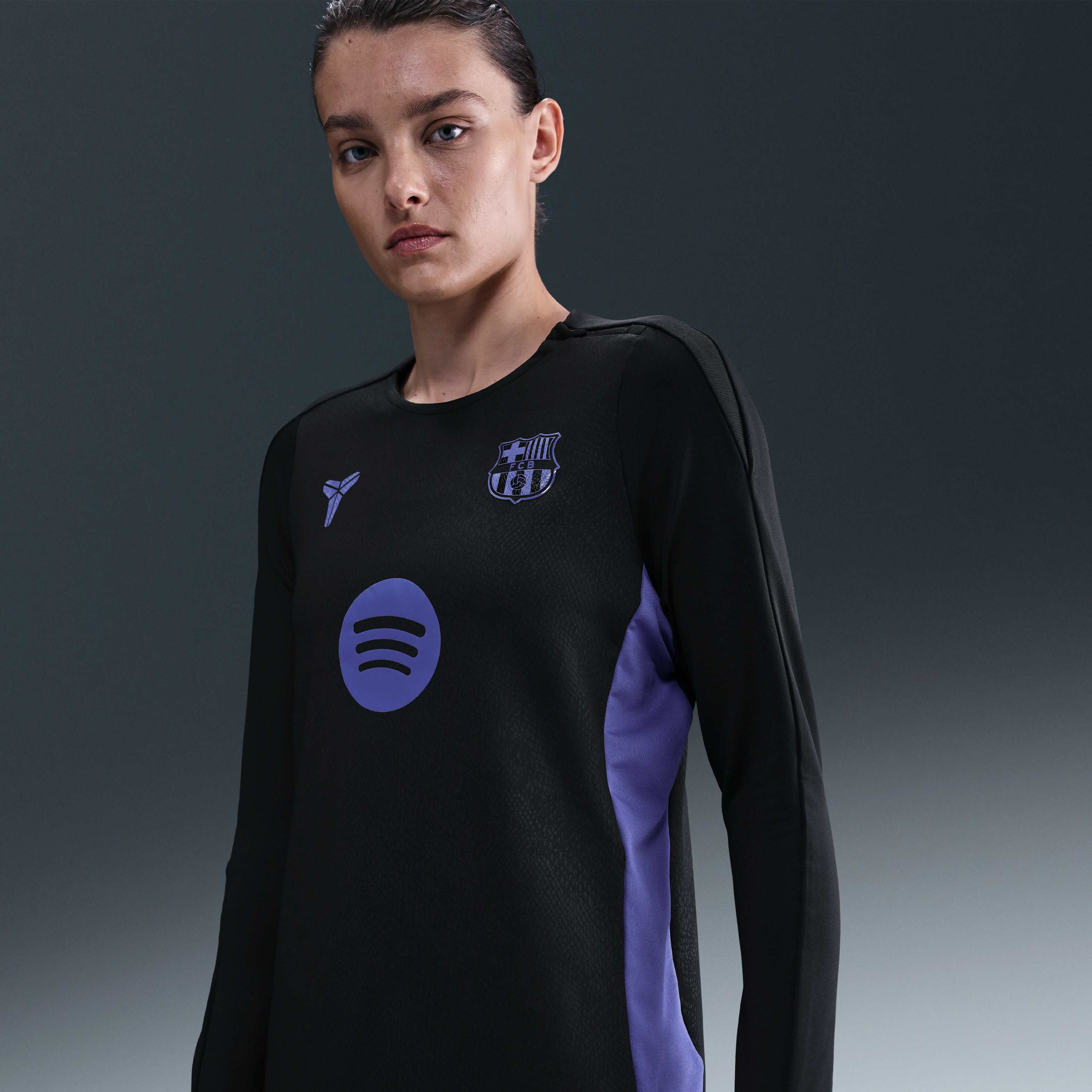 برشلونة سترايك الاحتياطي image number 0