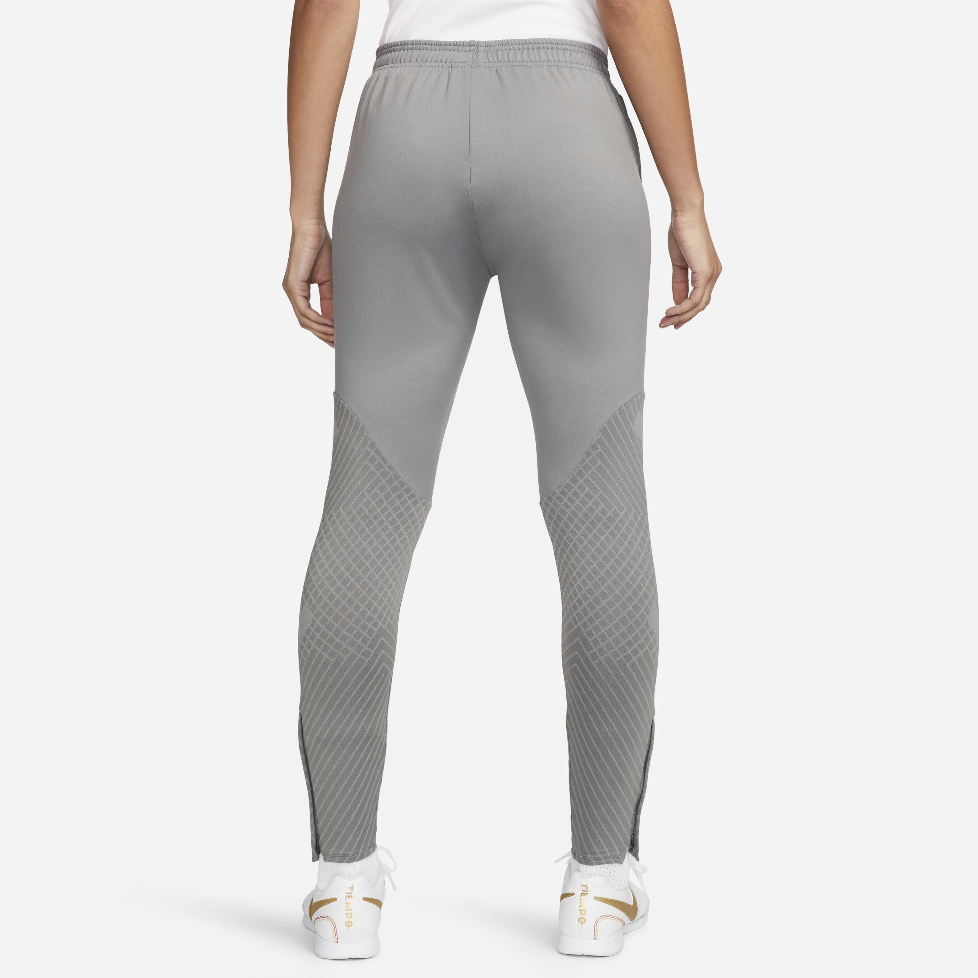 ليفربول F.C. سترايك image number 1