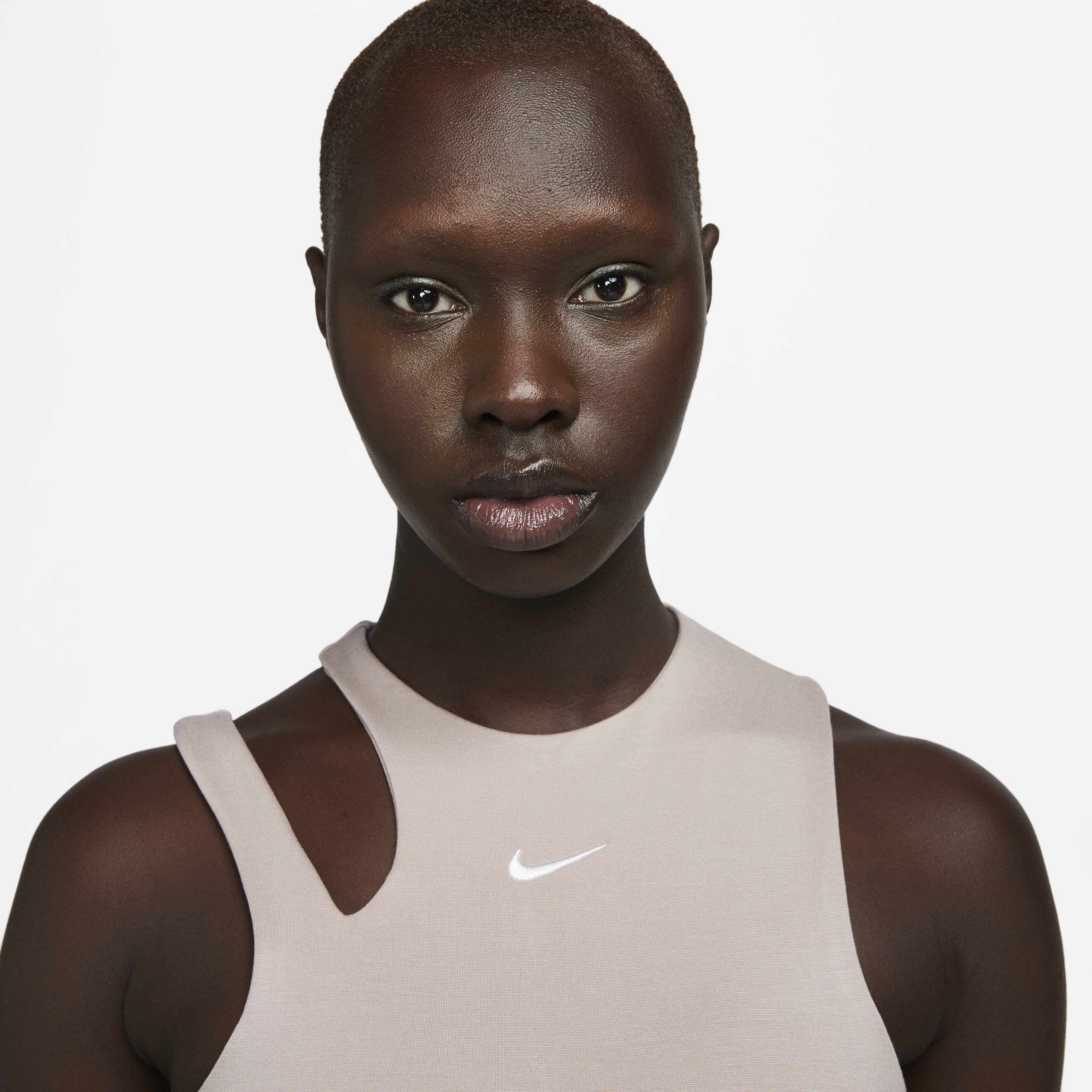 Nike Sportswear Essential image number 2