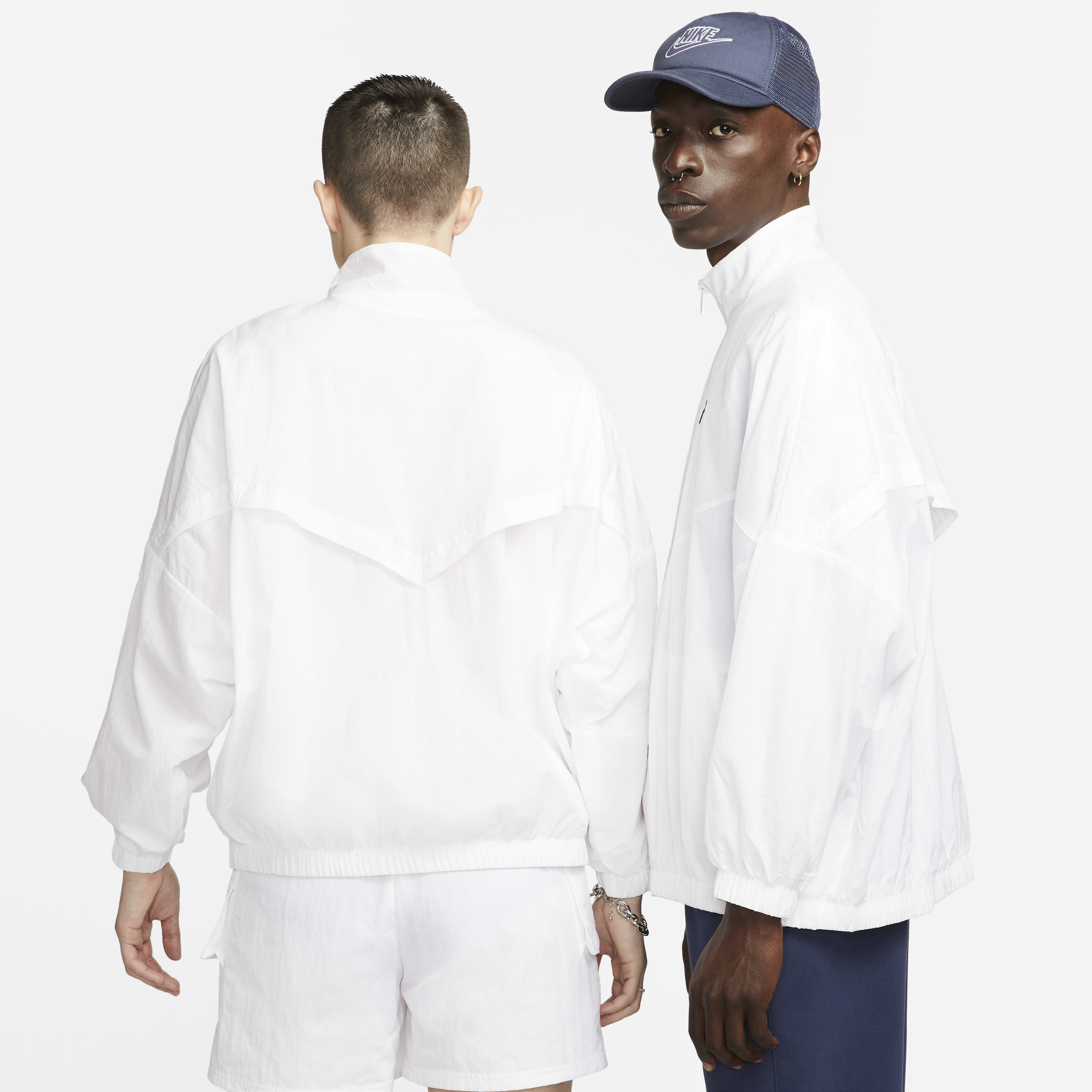 نايكي سبورتسوير ايسنشال ويندرانر image number 1