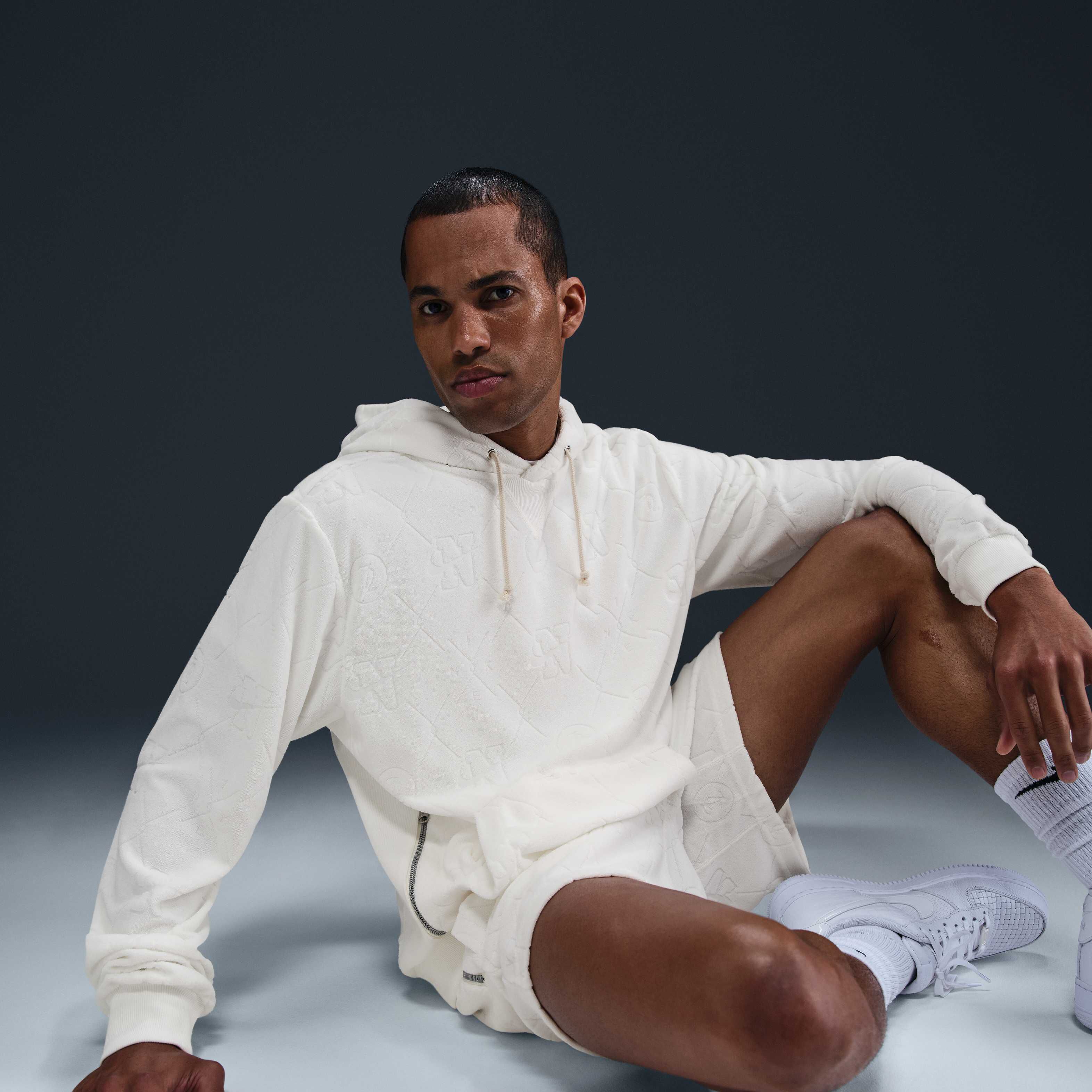 Nike Standard Issue image number 2