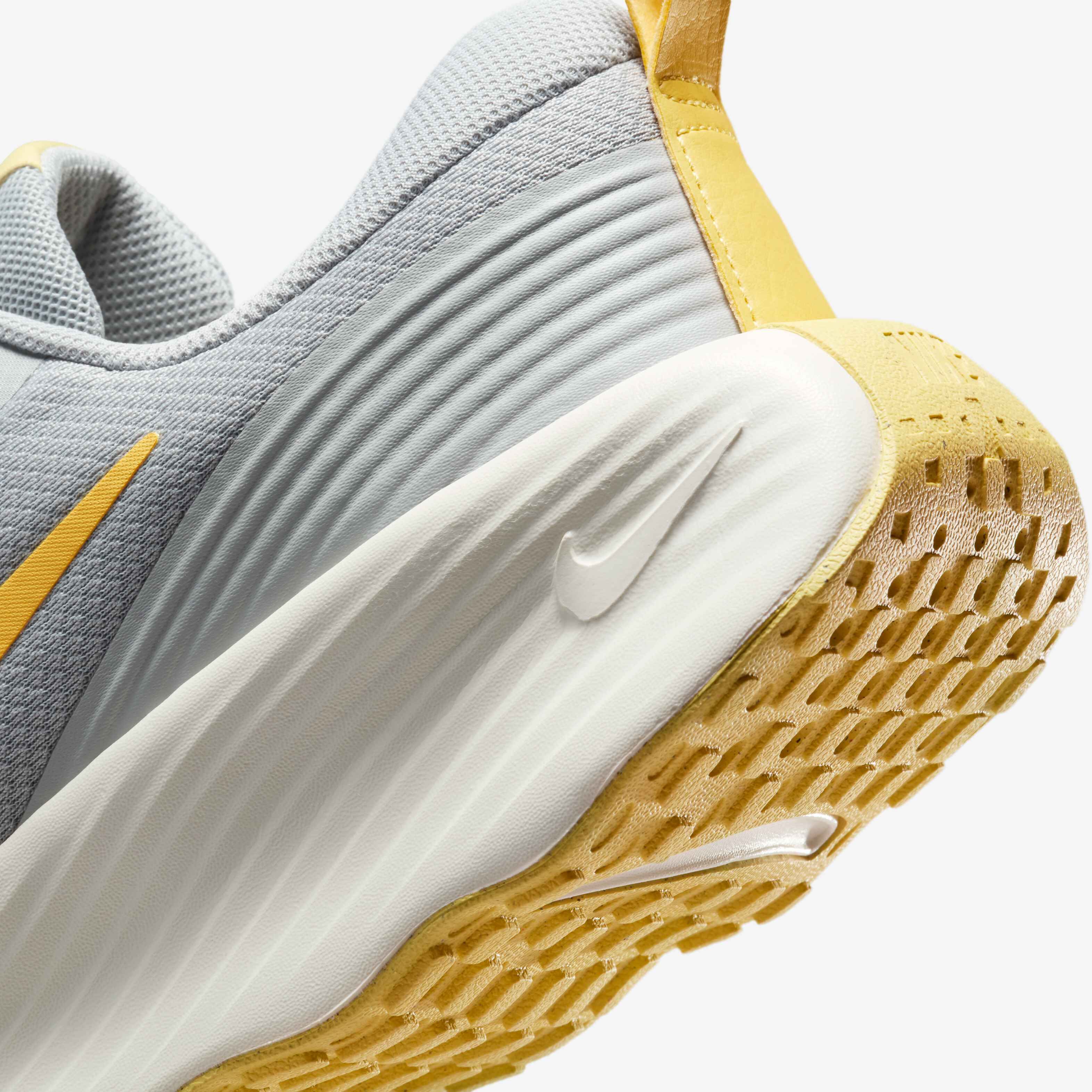 نايكي برومينا image number 7