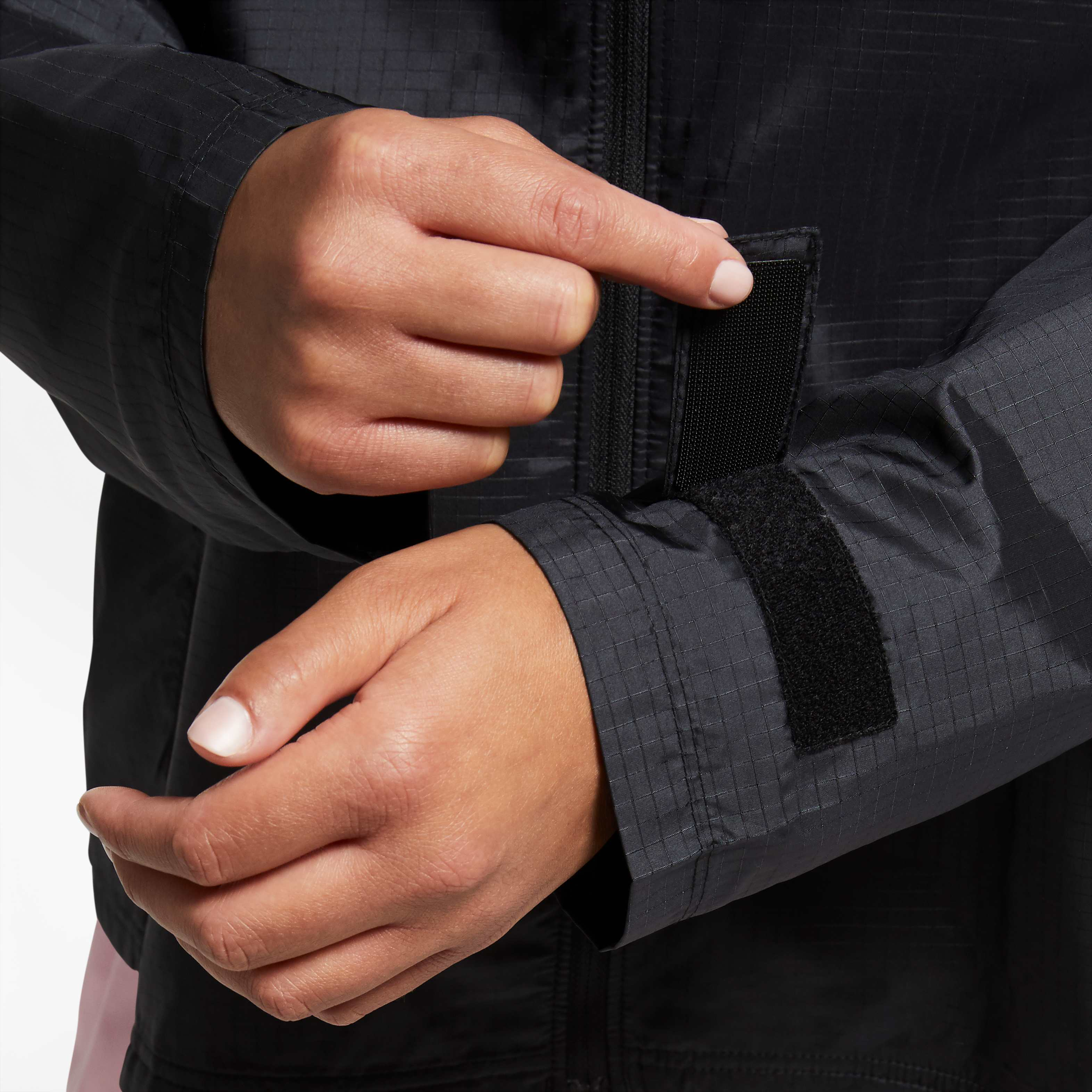 Nike Essential image number 3