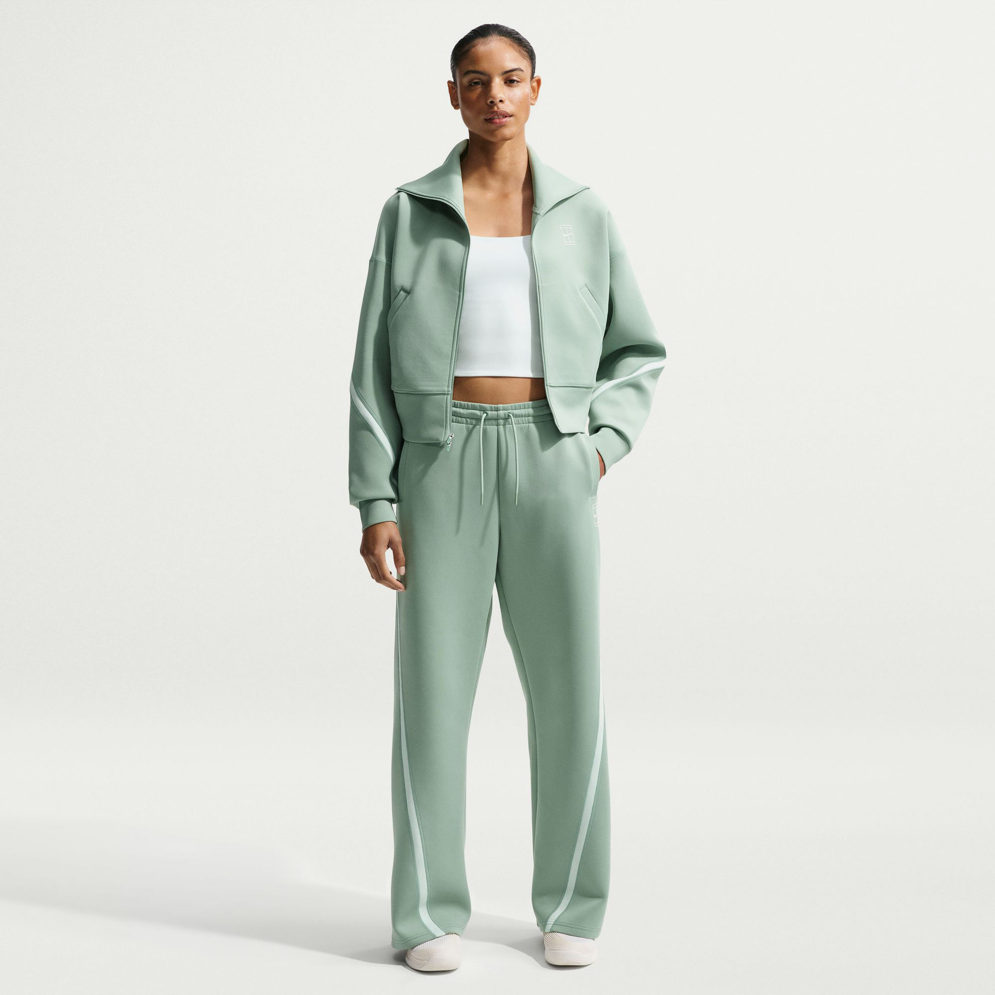 Nike Advantage image number 0