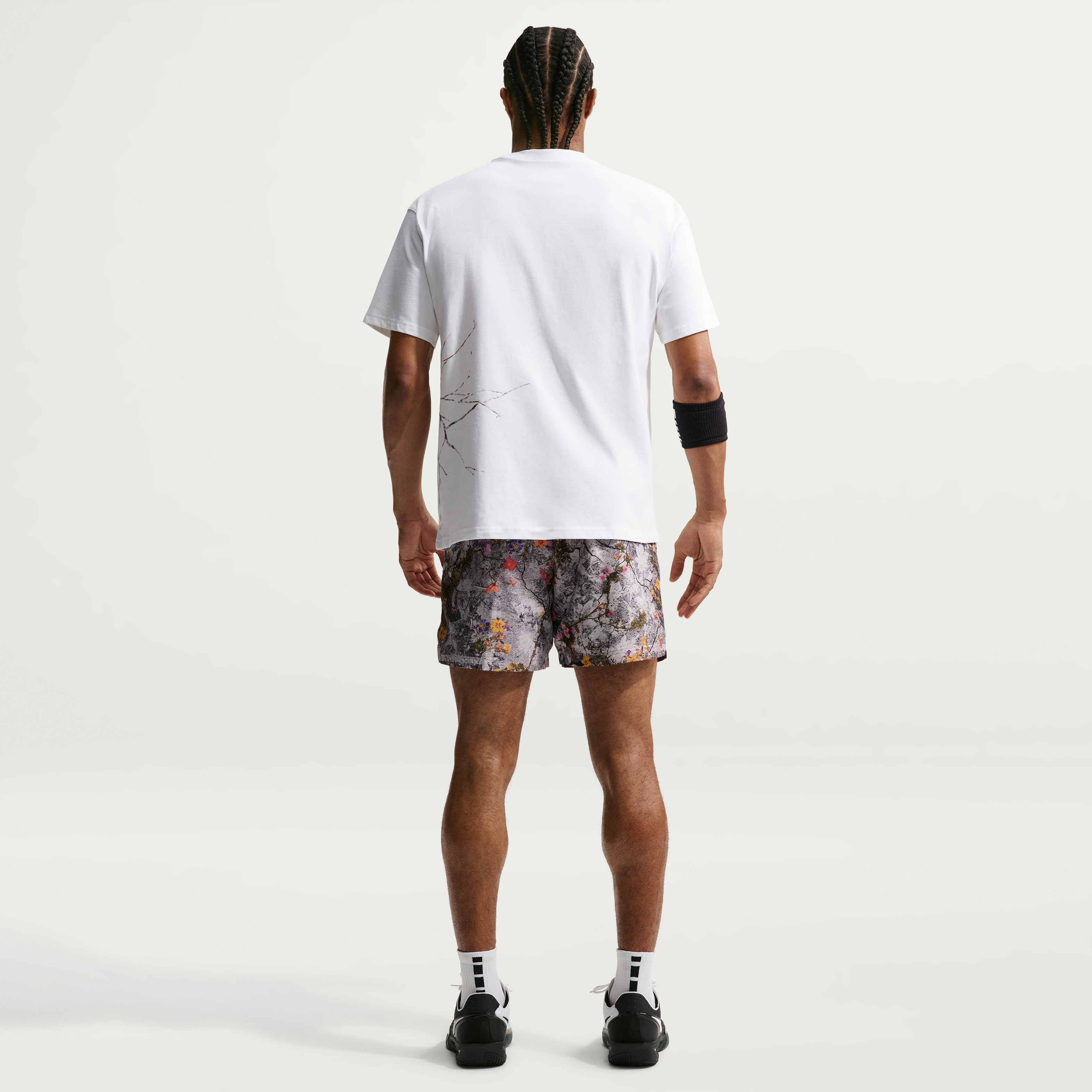 Nike Standard Issue image number 4