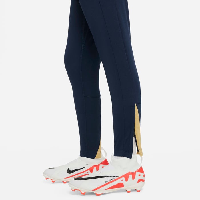 برشلونة F.C أكاديمي برو image number 5 برشلونة F.C أكاديمي برو image number 5