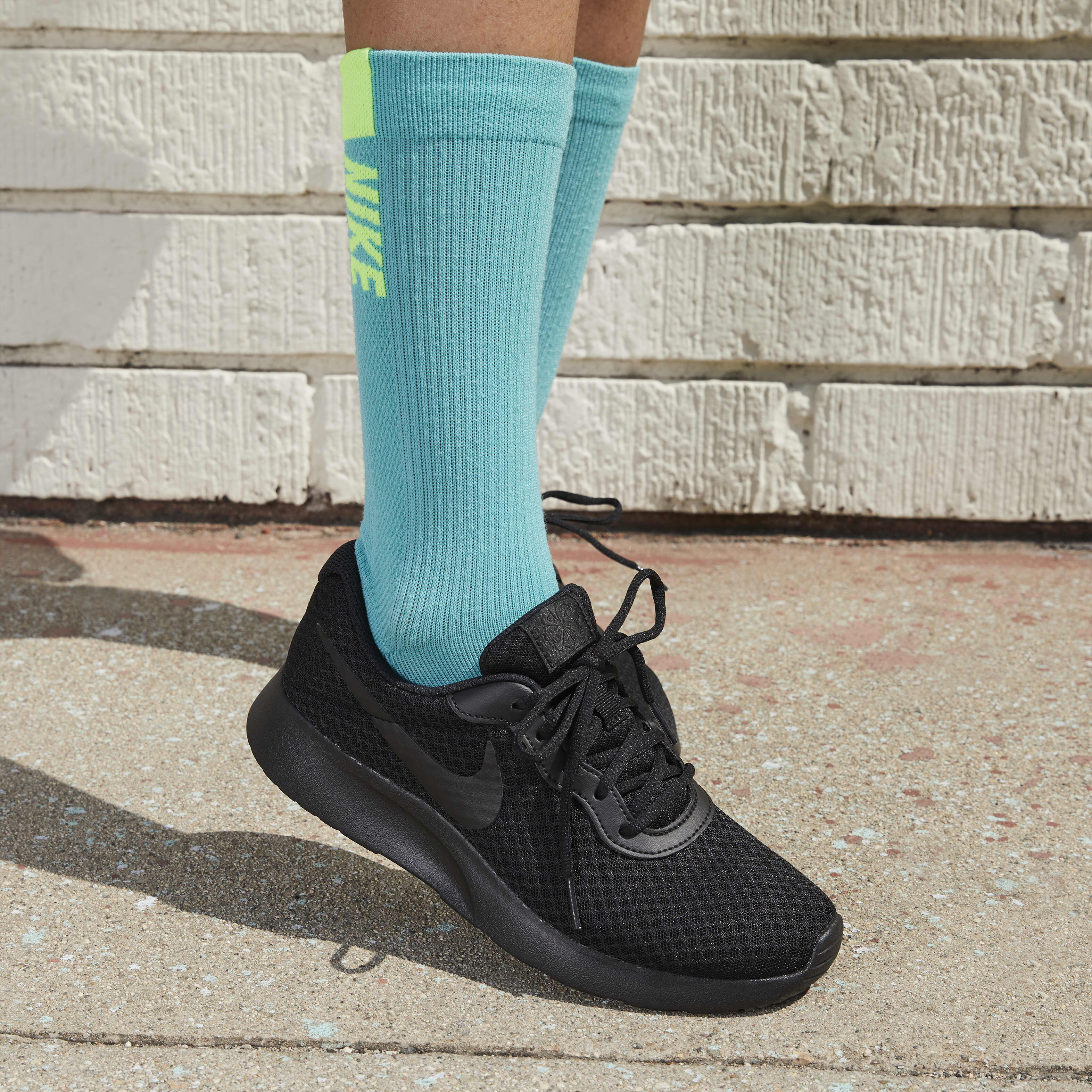 Buy Nike Tanjun Women s Shoes Nike Kuwait Official