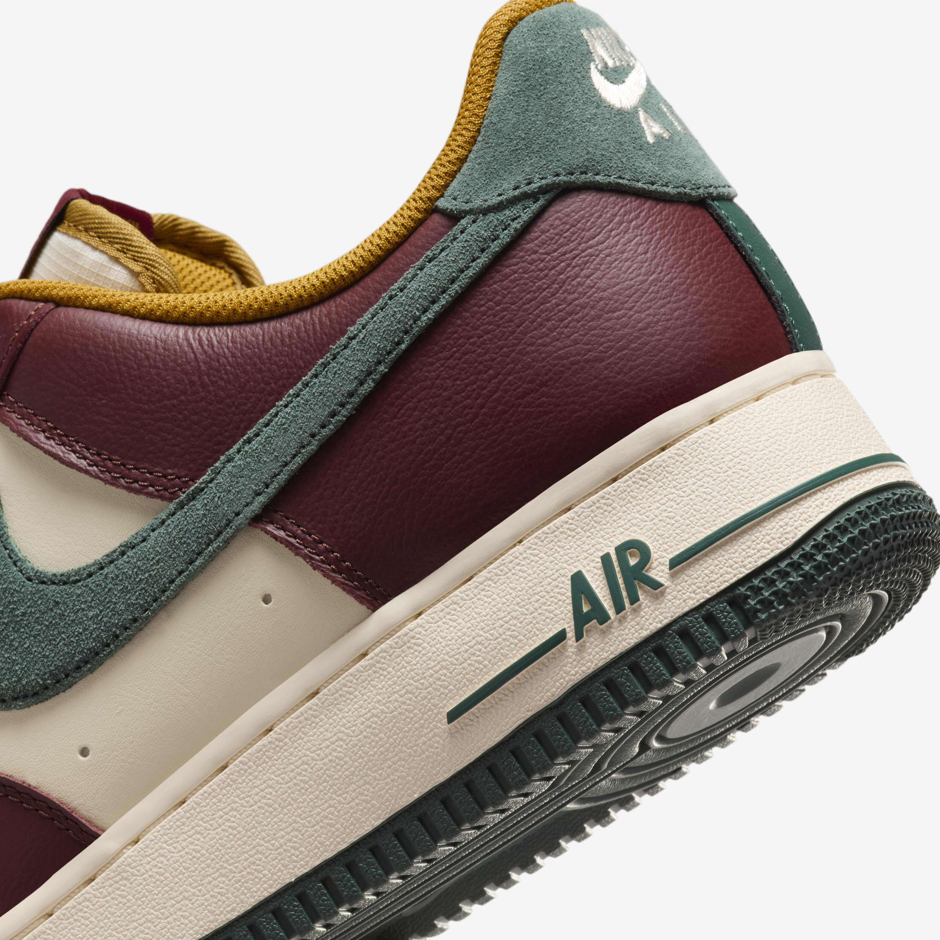Buy Nike Air Force 1 07 LV8 Men s Shoes Nike Kuwait Official