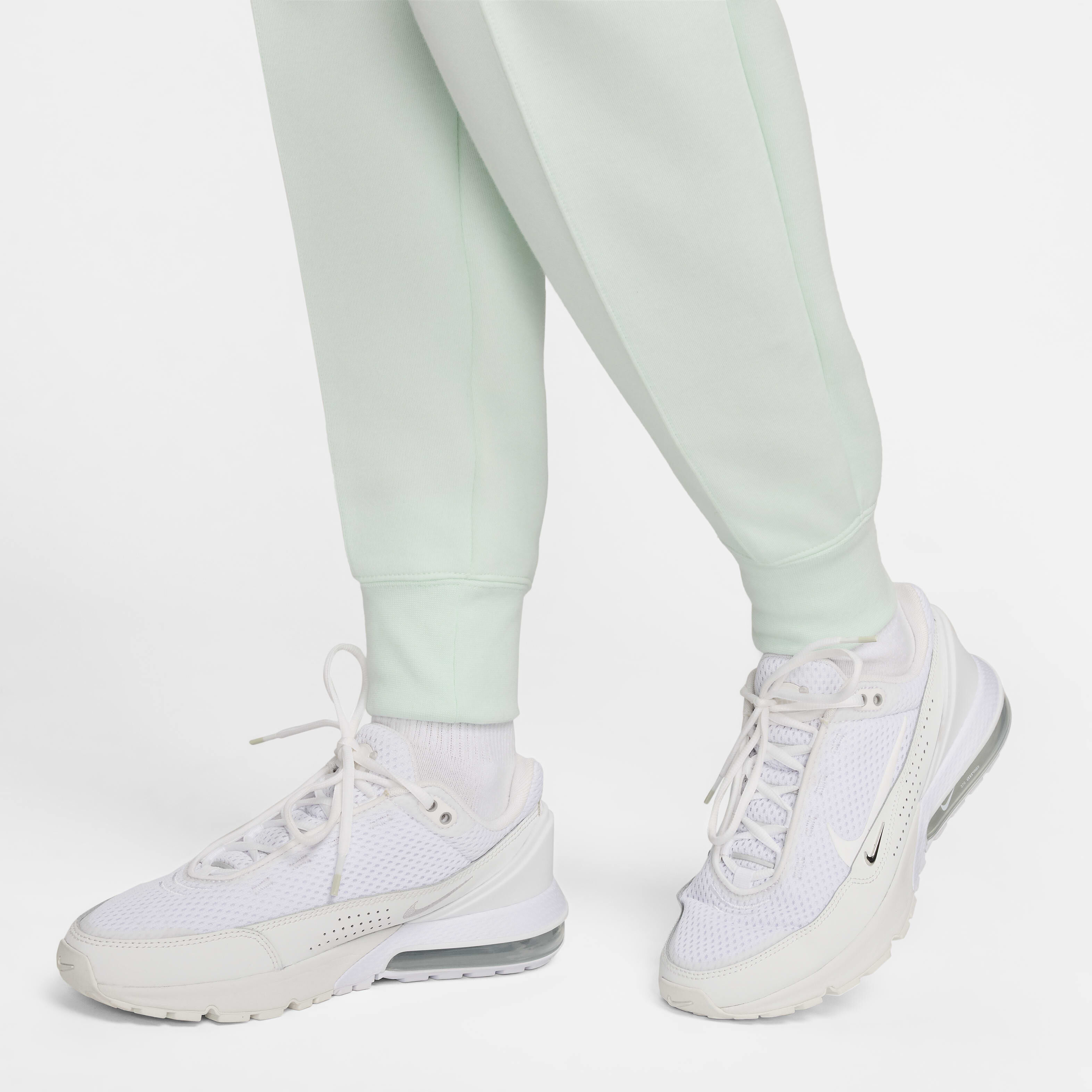 Nike pistachio joggers deals