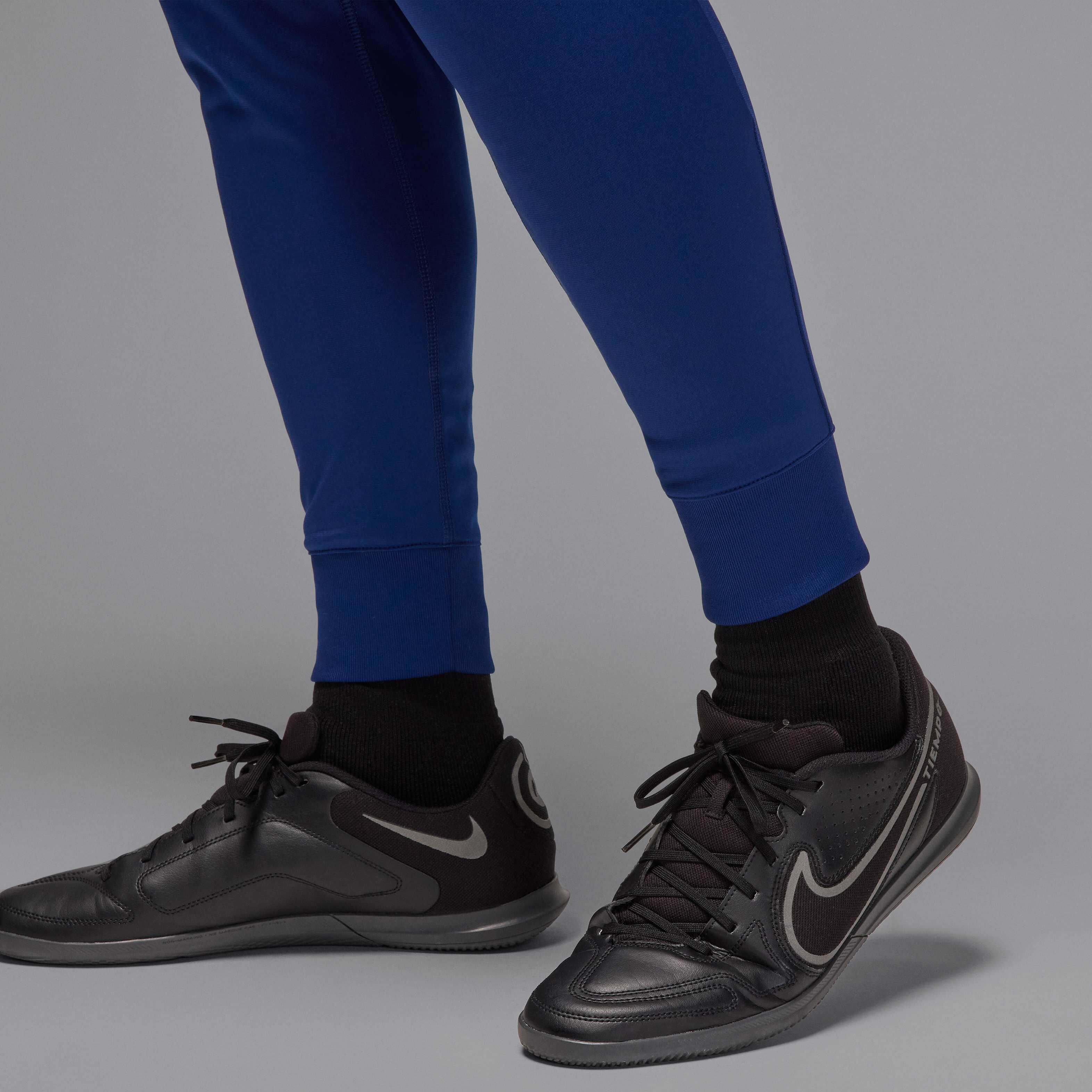 باريس سان جيرمان سترايك البديل image number 9