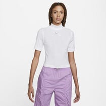 Nike Sportswear Essentials