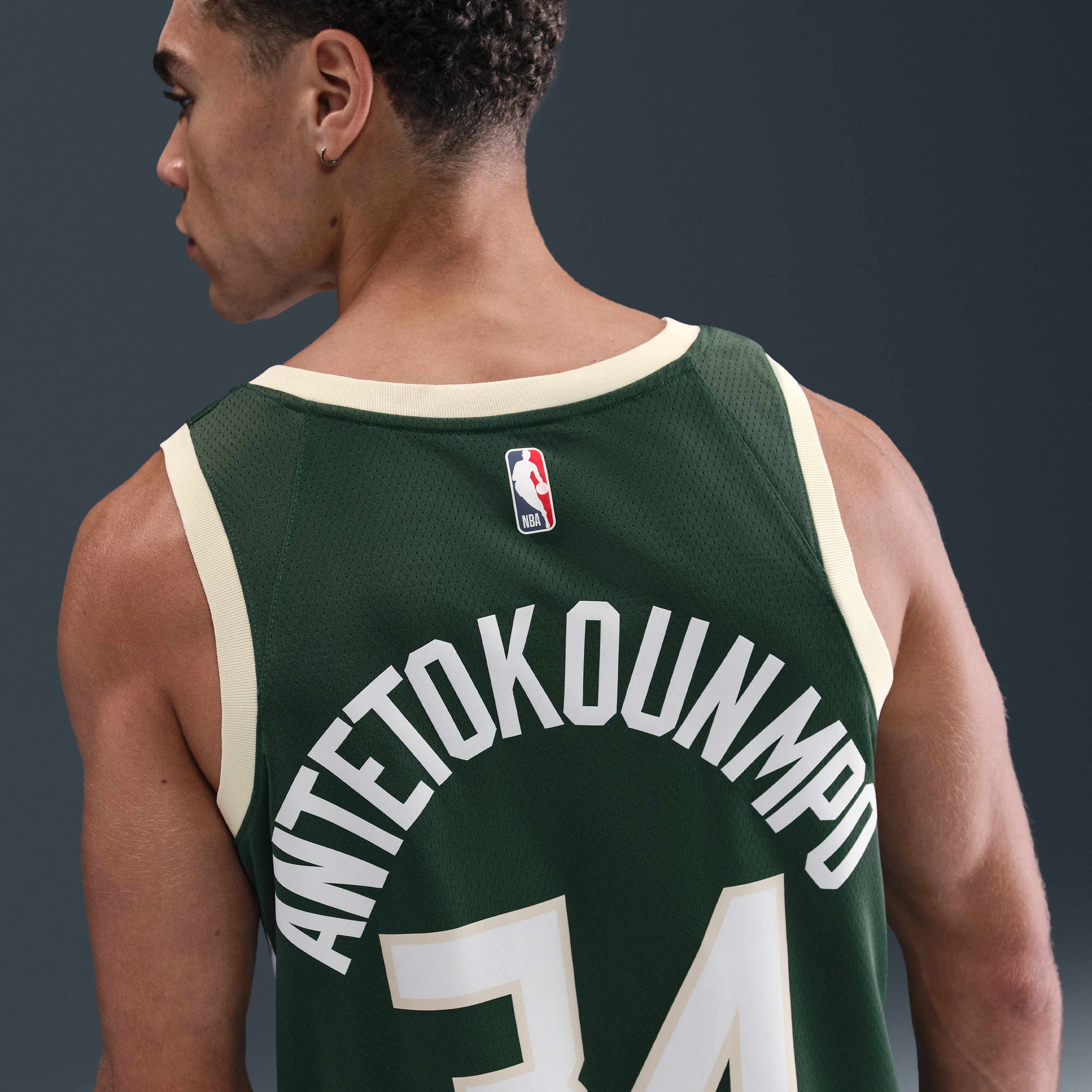 Milwaukee Bucks Icon Edition image number 4