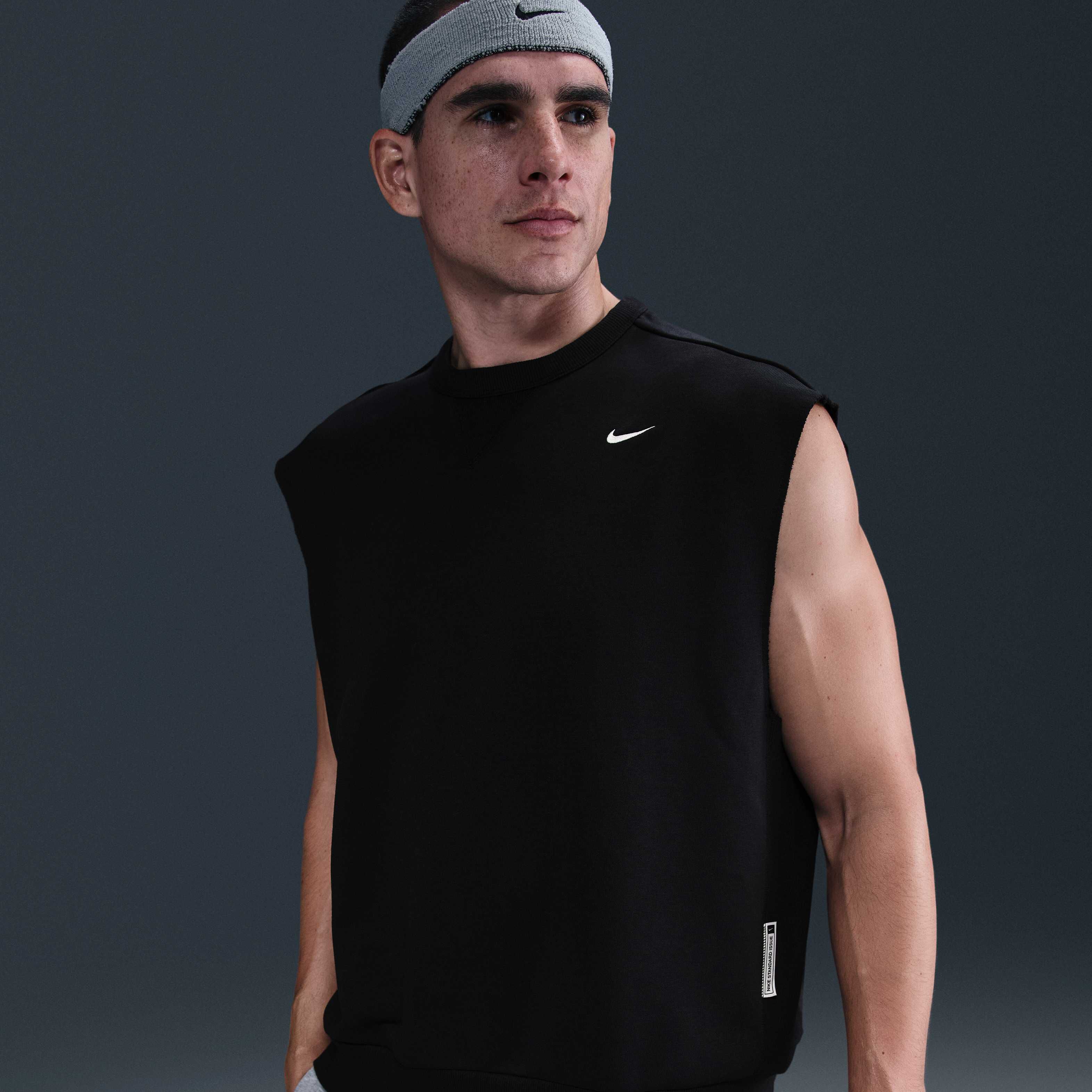 Nike Standard Issue image number 0