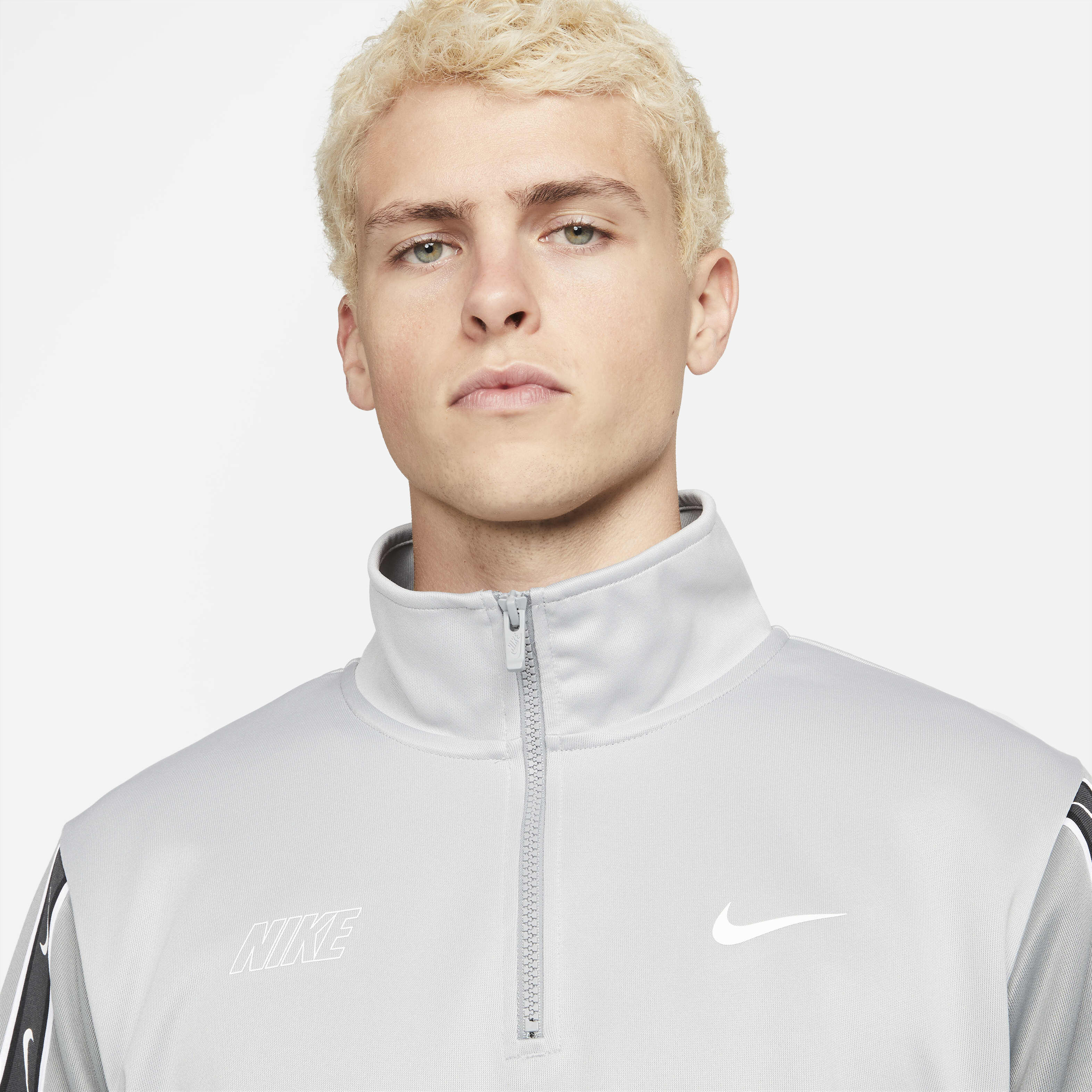 Nike Sportswear Repeat image number 2