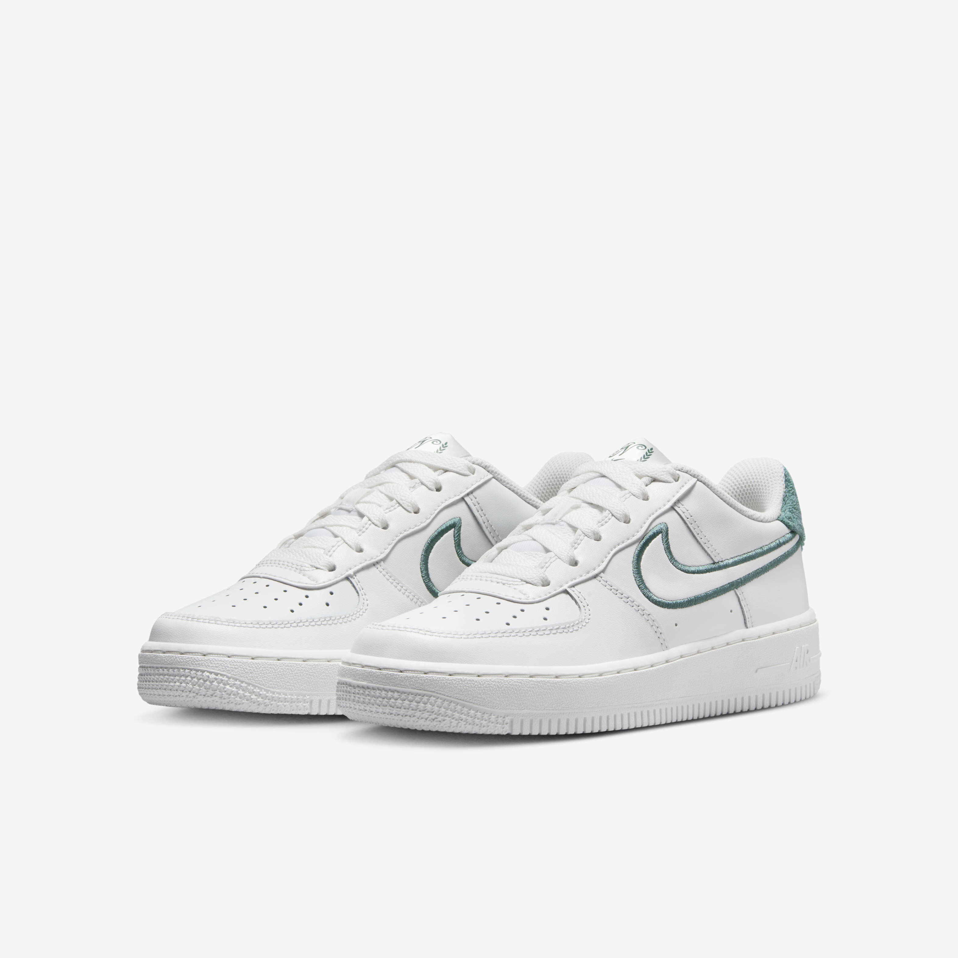 Nike Air Force 1 LV8 3 image number 4