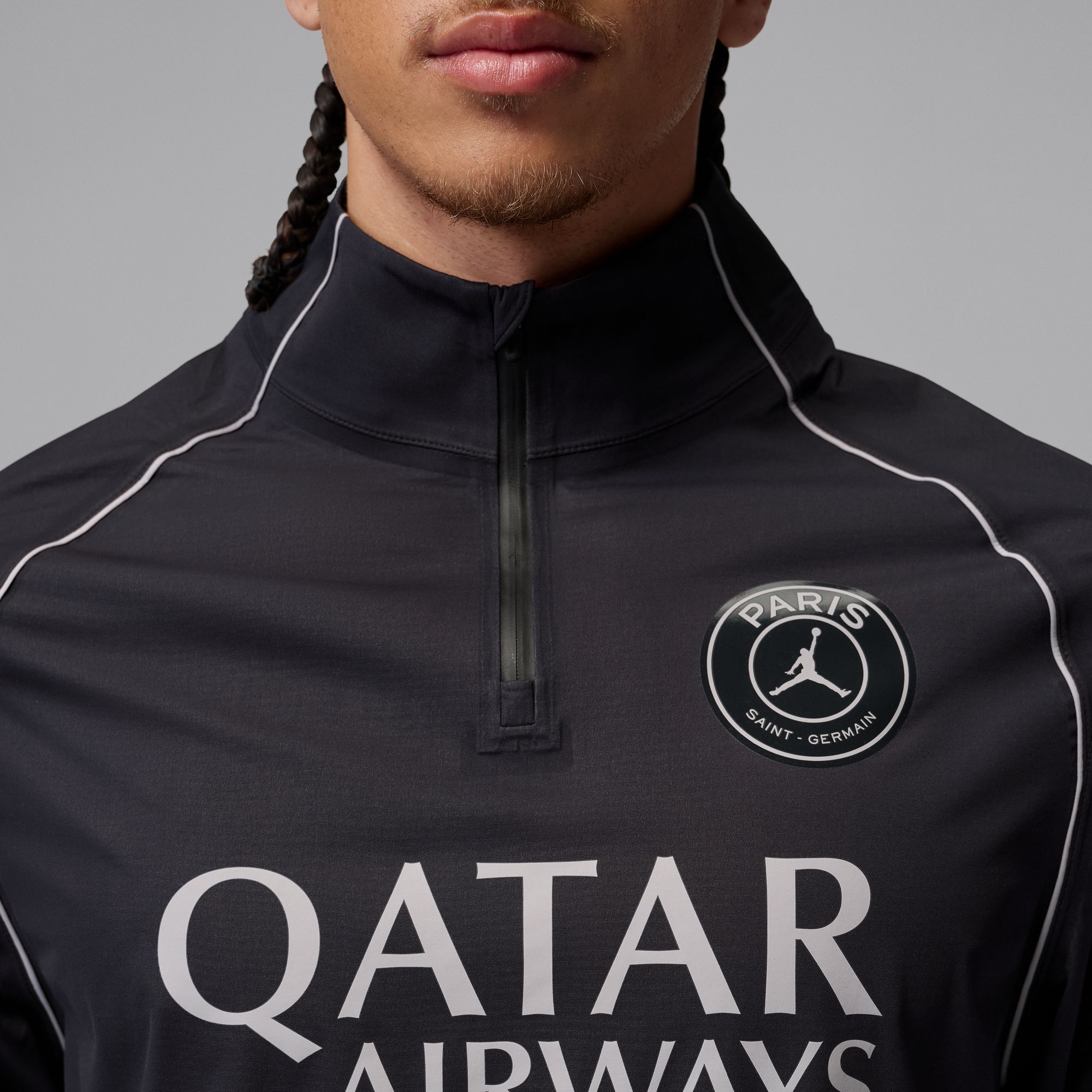 Paris Saint-Germain Strike Elite Night Edition image number 1