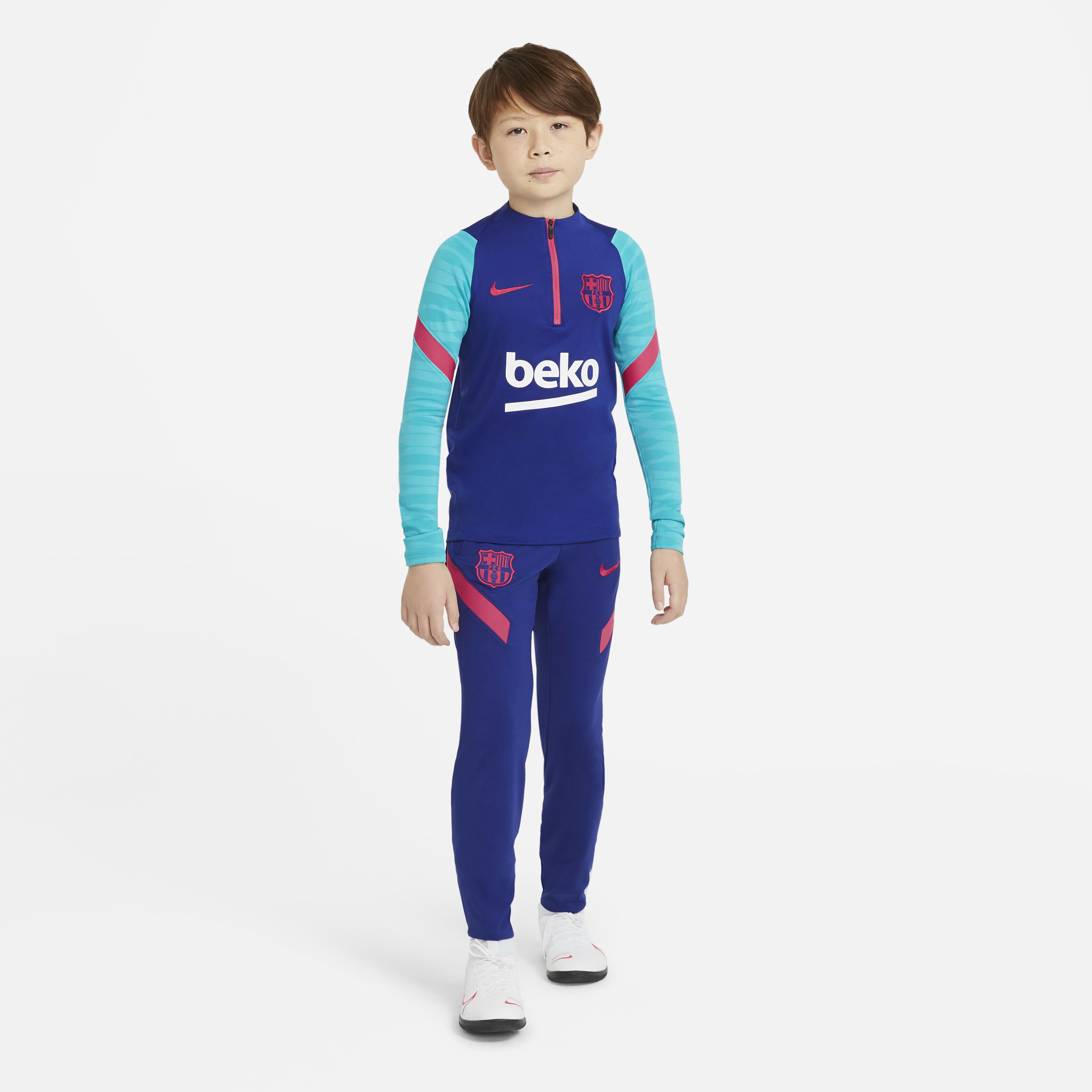 برشلونة سترايك image number 6
