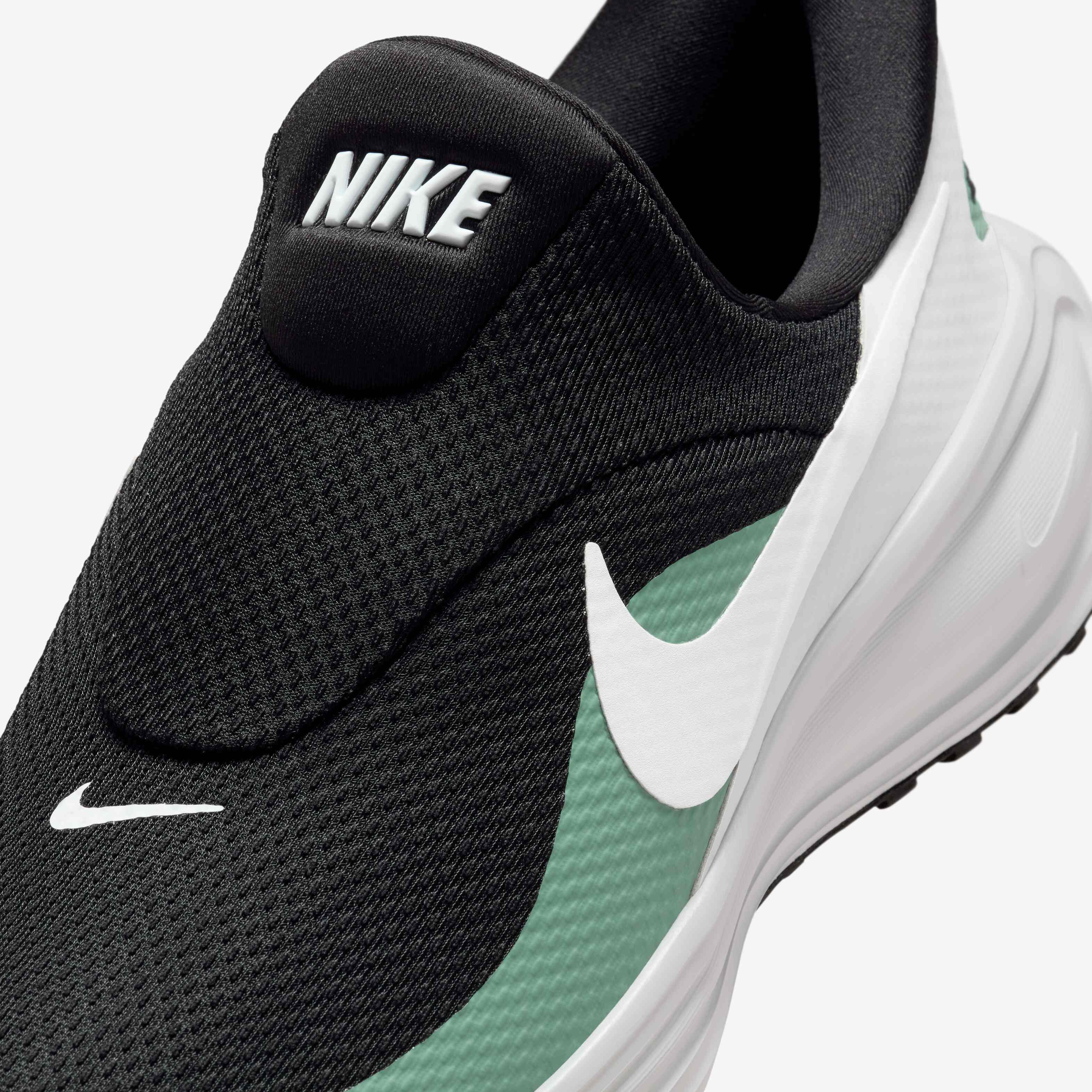 Nike Revolution 8 EasyOn image number 6