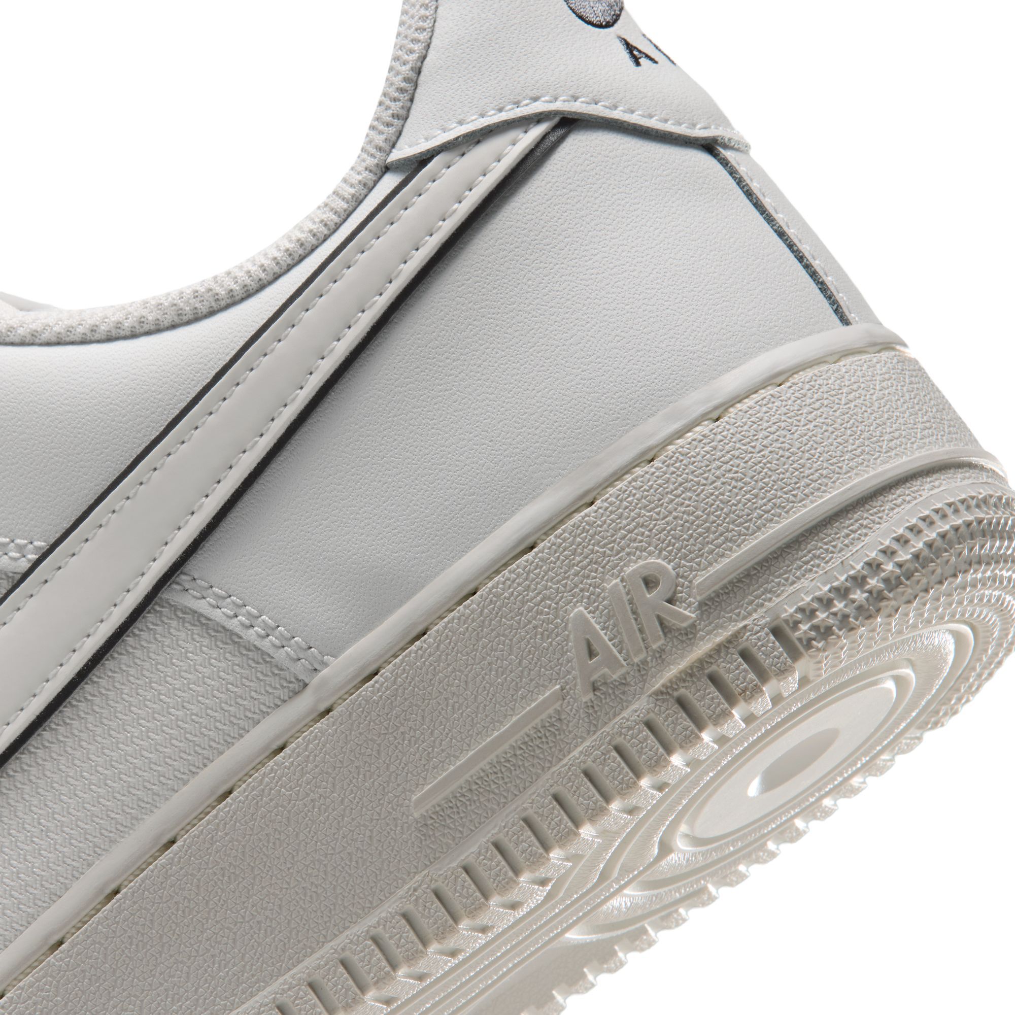 Nike Air Force 1 '07 LV8 image number 11
