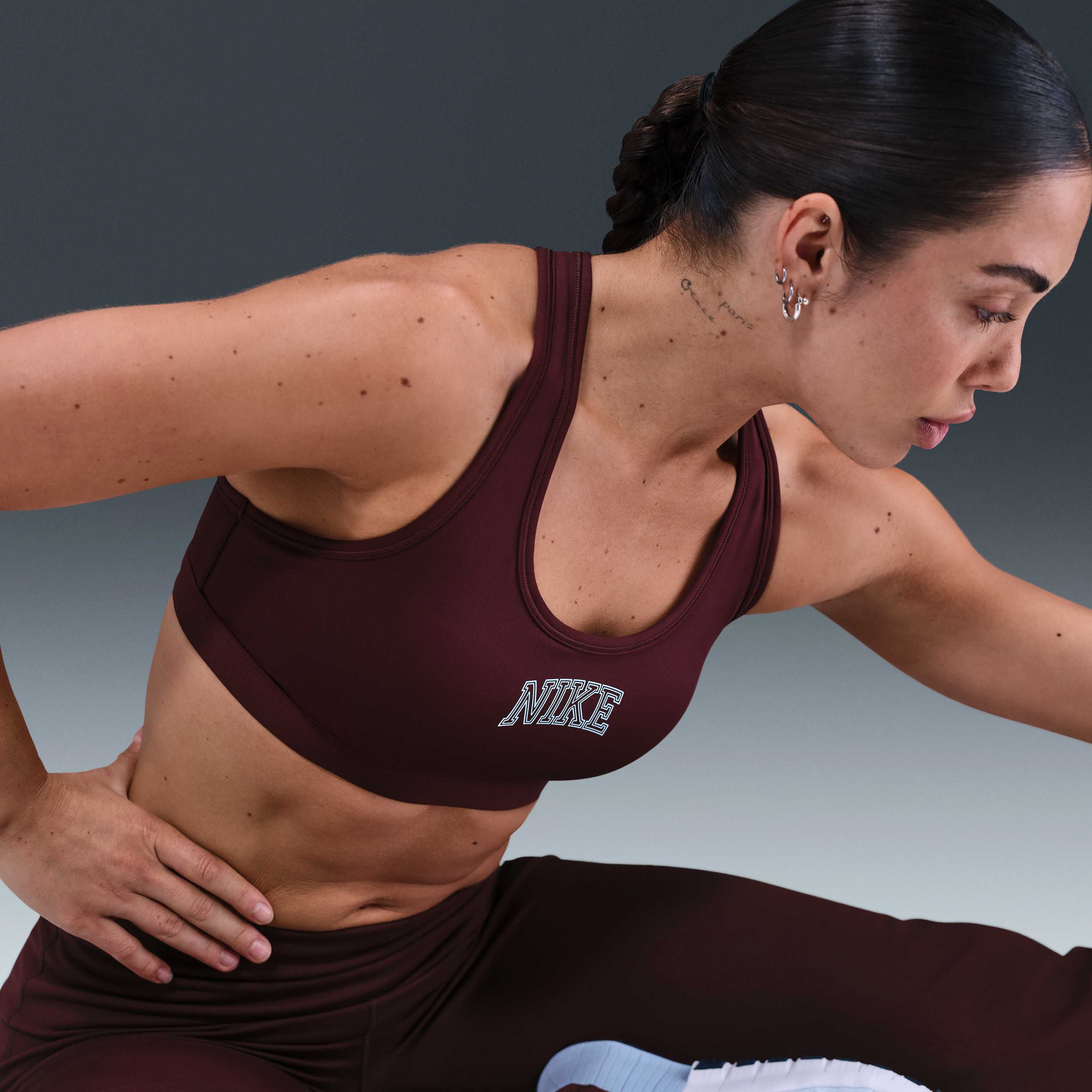Nike Swoosh Medium-Support image number 2