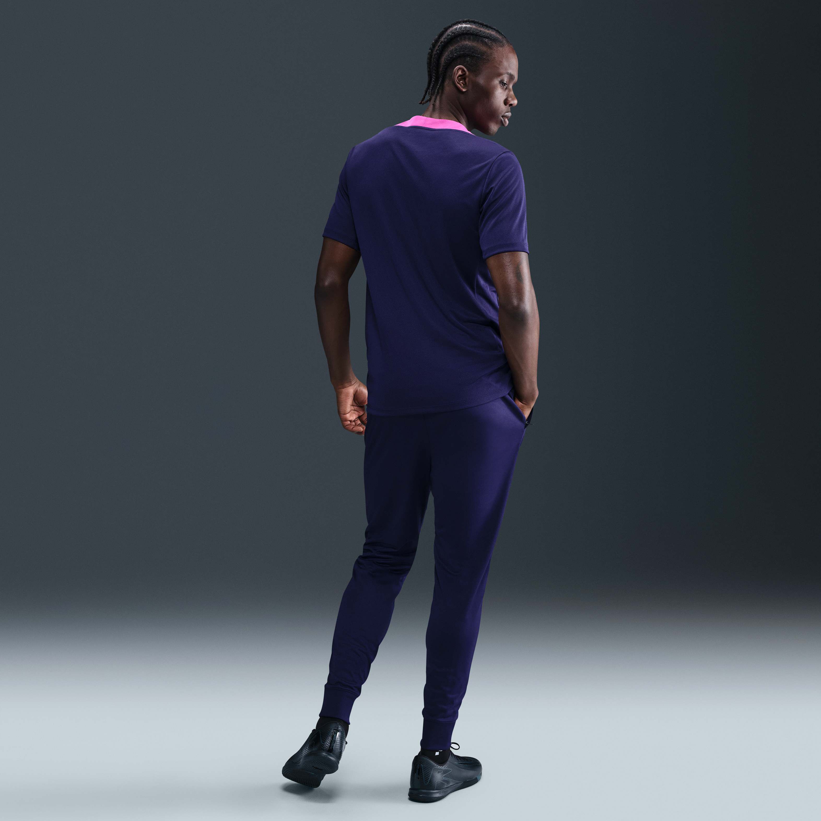 F.C. Barcelona Strike image number 4