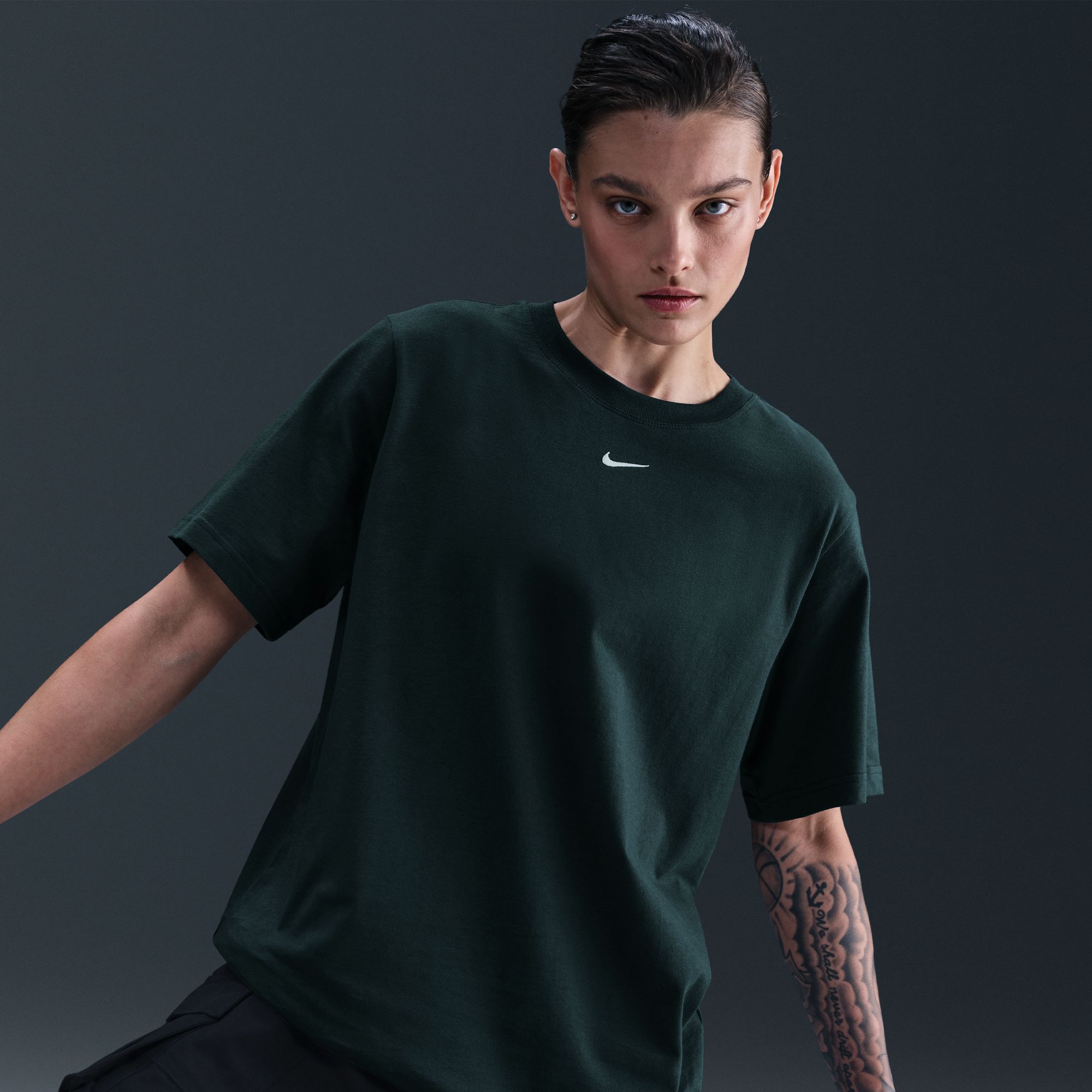 Nike Sportswear Essential image number 9