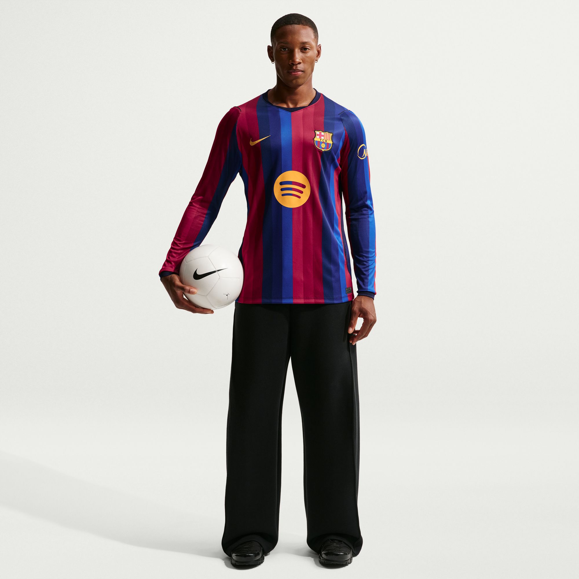إف سي برشلونة 2026/27 ستاديوم هوم image number 0