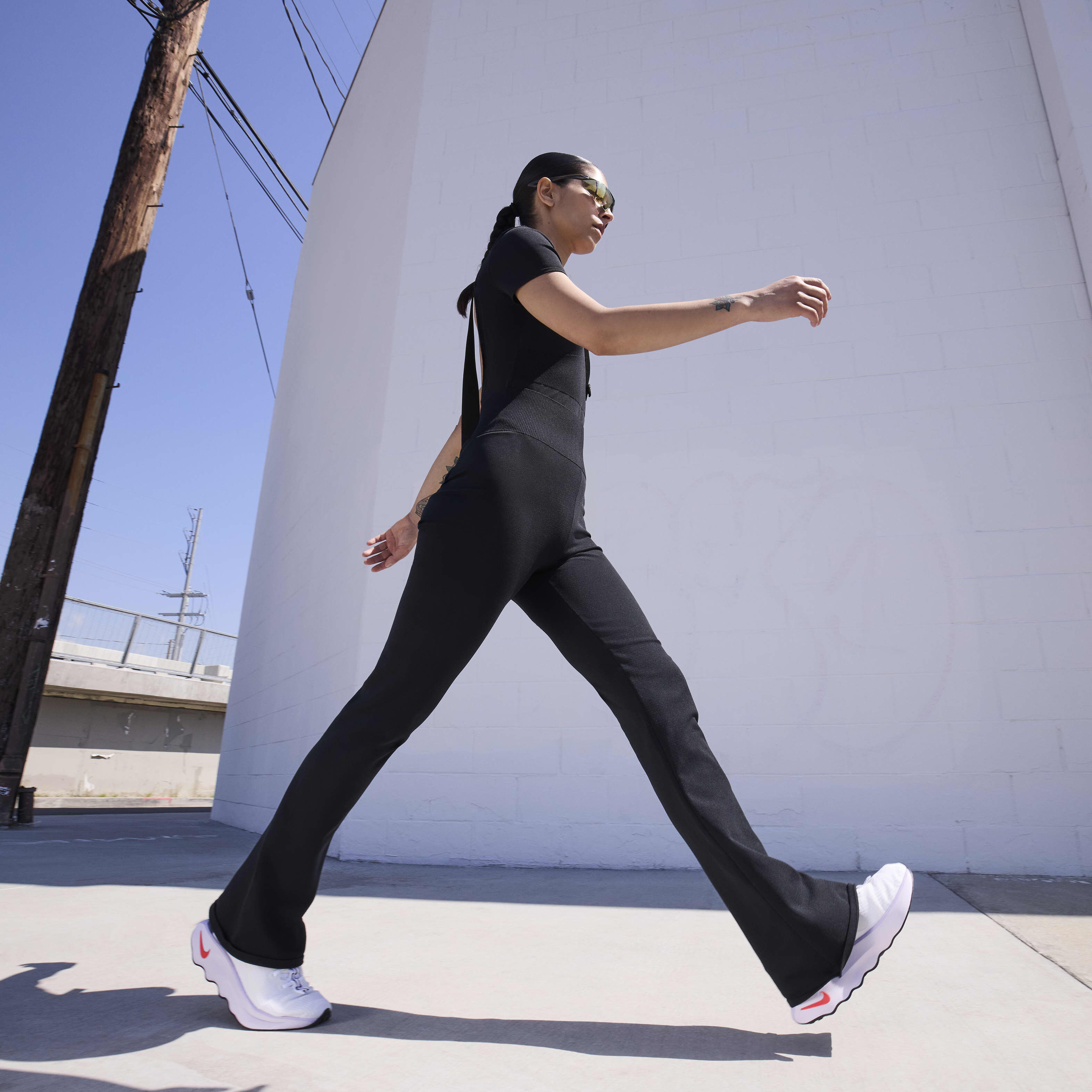 Nike Motiva image number 9